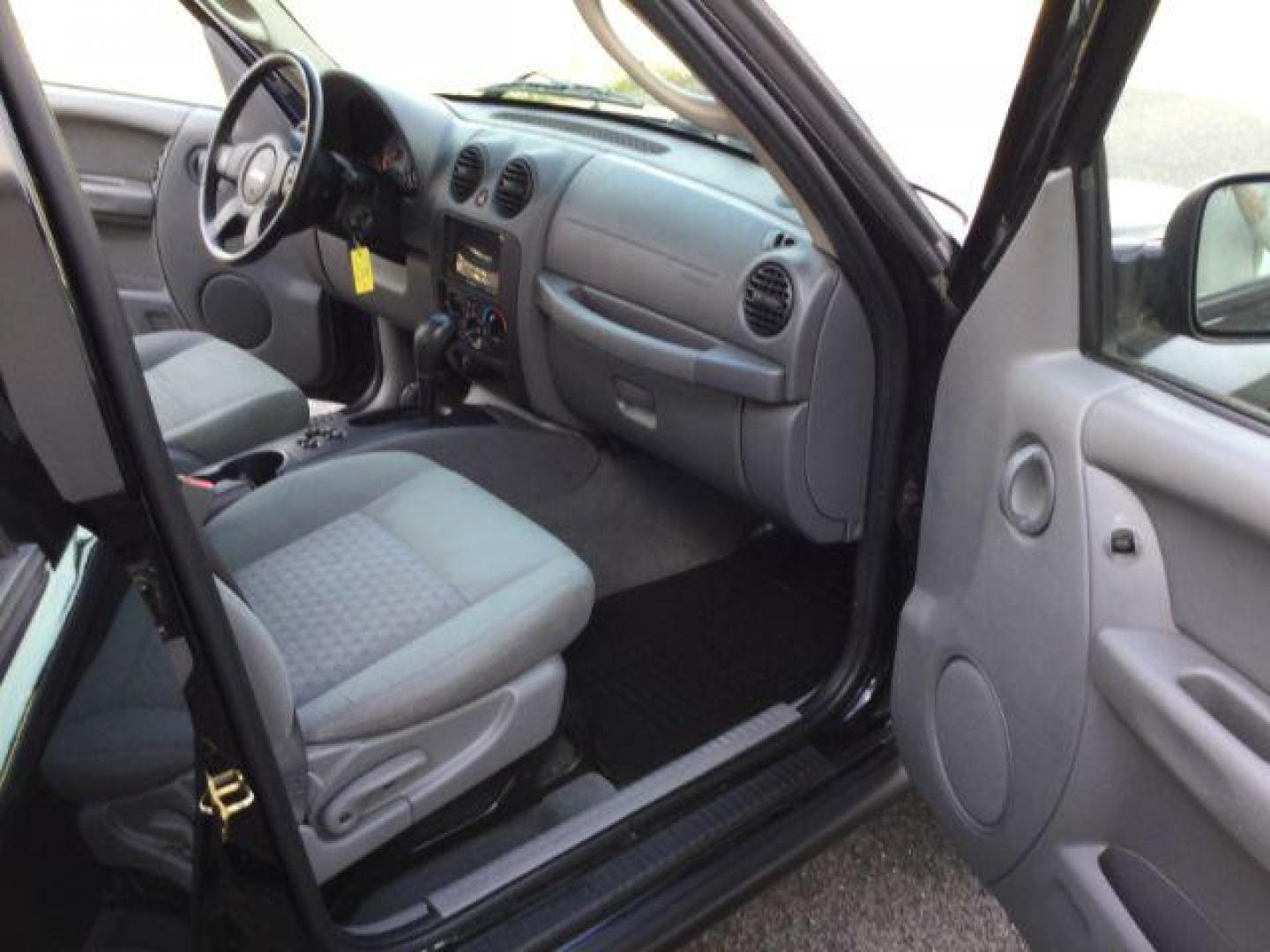 2006 Black Clearcoat /Medium Slate Gray Jeep Liberty Sport (1J4GL48K06W) with an Power Tech 3.7L V-6 regular unleaded engine, automatic transmission, located at 1801 Main Street, Lewiston, 83501, (208) 743-9371, 46.417065, -117.004799 - Photo#16