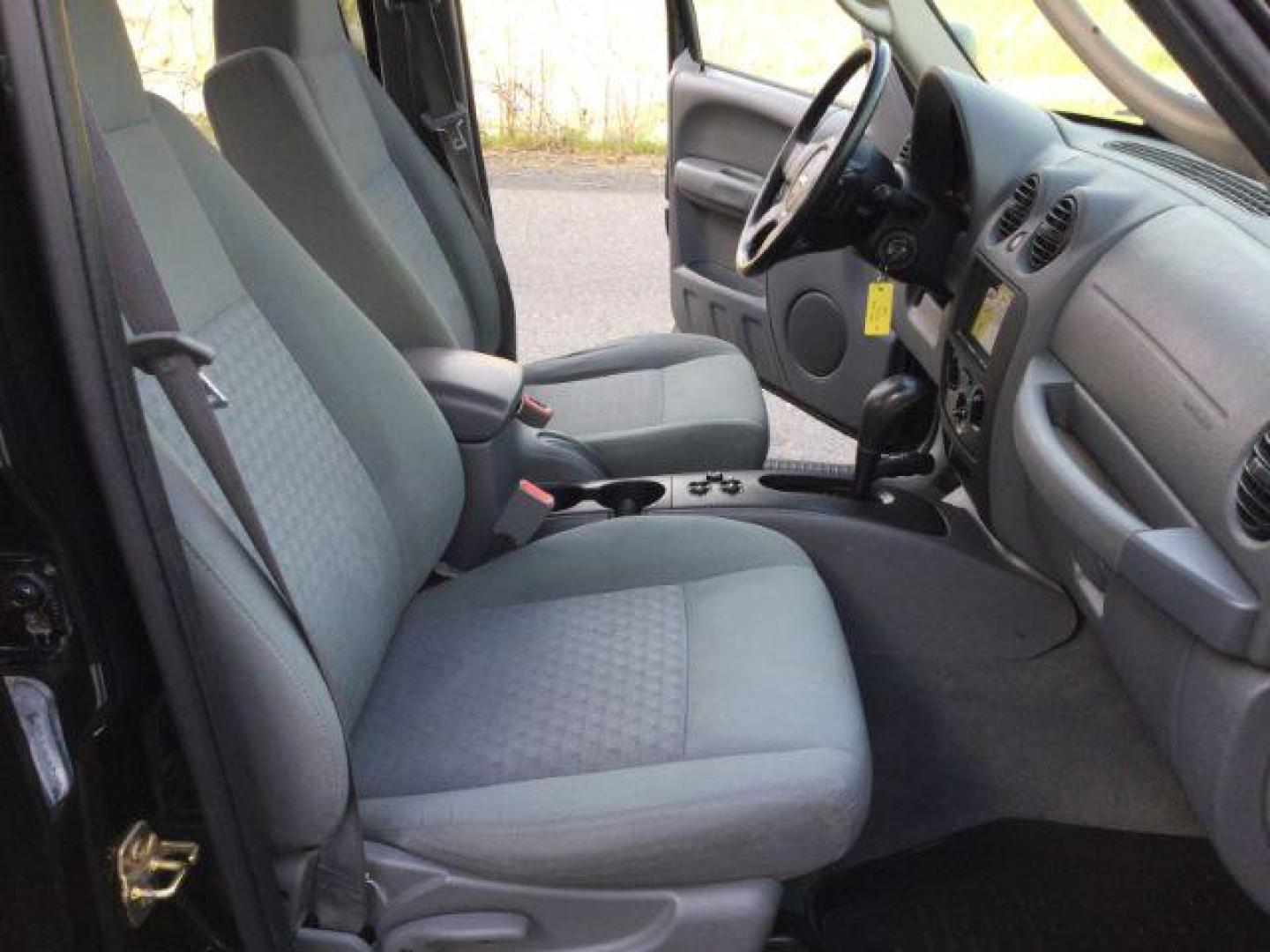 2006 Black Clearcoat /Medium Slate Gray Jeep Liberty Sport (1J4GL48K06W) with an Power Tech 3.7L V-6 regular unleaded engine, automatic transmission, located at 1801 Main Street, Lewiston, 83501, (208) 743-9371, 46.417065, -117.004799 - Photo#17