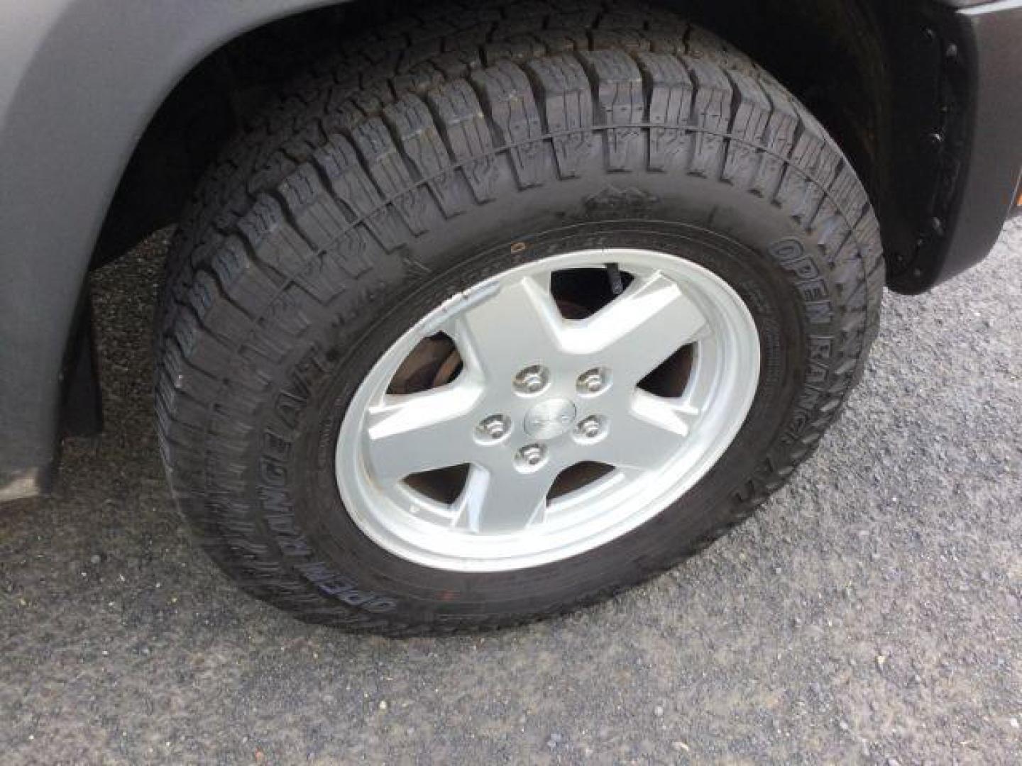2006 Black Clearcoat /Medium Slate Gray Jeep Liberty Sport (1J4GL48K06W) with an Power Tech 3.7L V-6 regular unleaded engine, automatic transmission, located at 1801 Main Street, Lewiston, 83501, (208) 743-9371, 46.417065, -117.004799 - Photo#21