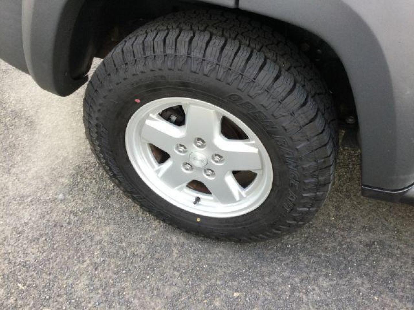 2006 Black Clearcoat /Medium Slate Gray Jeep Liberty Sport (1J4GL48K06W) with an Power Tech 3.7L V-6 regular unleaded engine, automatic transmission, located at 1801 Main Street, Lewiston, 83501, (208) 743-9371, 46.417065, -117.004799 - Photo#22
