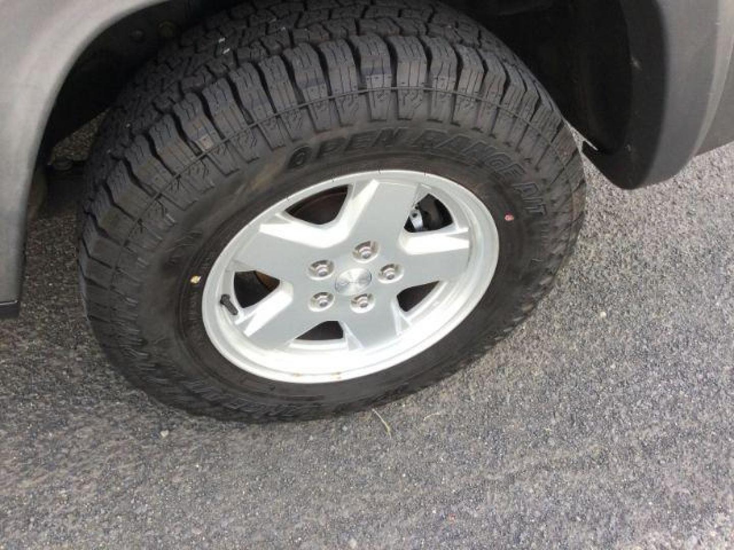 2006 Black Clearcoat /Medium Slate Gray Jeep Liberty Sport (1J4GL48K06W) with an Power Tech 3.7L V-6 regular unleaded engine, automatic transmission, located at 1801 Main Street, Lewiston, 83501, (208) 743-9371, 46.417065, -117.004799 - Photo#23