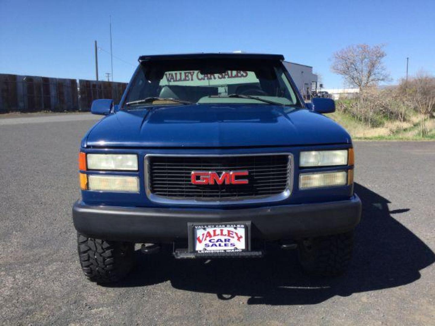 1995 Blue /GRAY CLOTH GMC Sierra 1500 SL Wideside (2GTEK19K6S1) with an 5.7L V-8 regular unleaded engine, 5-Speed Manual Transmission transmission, located at 1801 Main Street, Lewiston, 83501, (208) 743-9371, 46.417065, -117.004799 - Photo#1