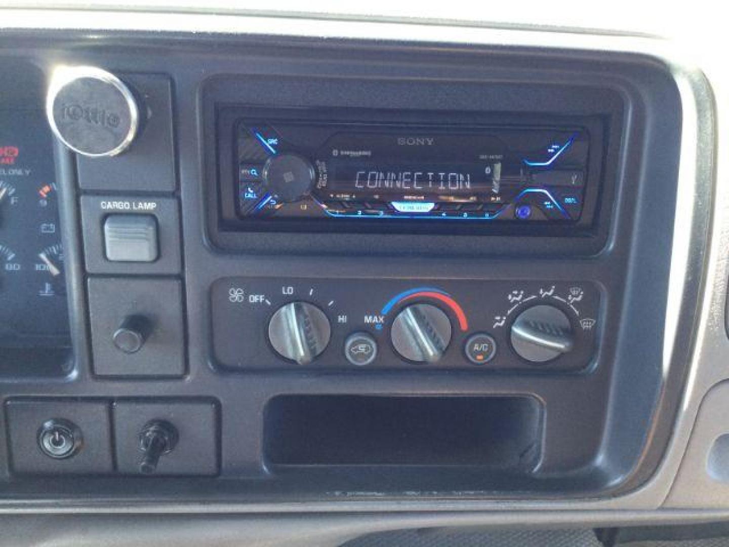 1995 Blue /GRAY CLOTH GMC Sierra 1500 SL Wideside (2GTEK19K6S1) with an 5.7L V-8 regular unleaded engine, 5-Speed Manual Transmission transmission, located at 1801 Main Street, Lewiston, 83501, (208) 743-9371, 46.417065, -117.004799 - Photo#4