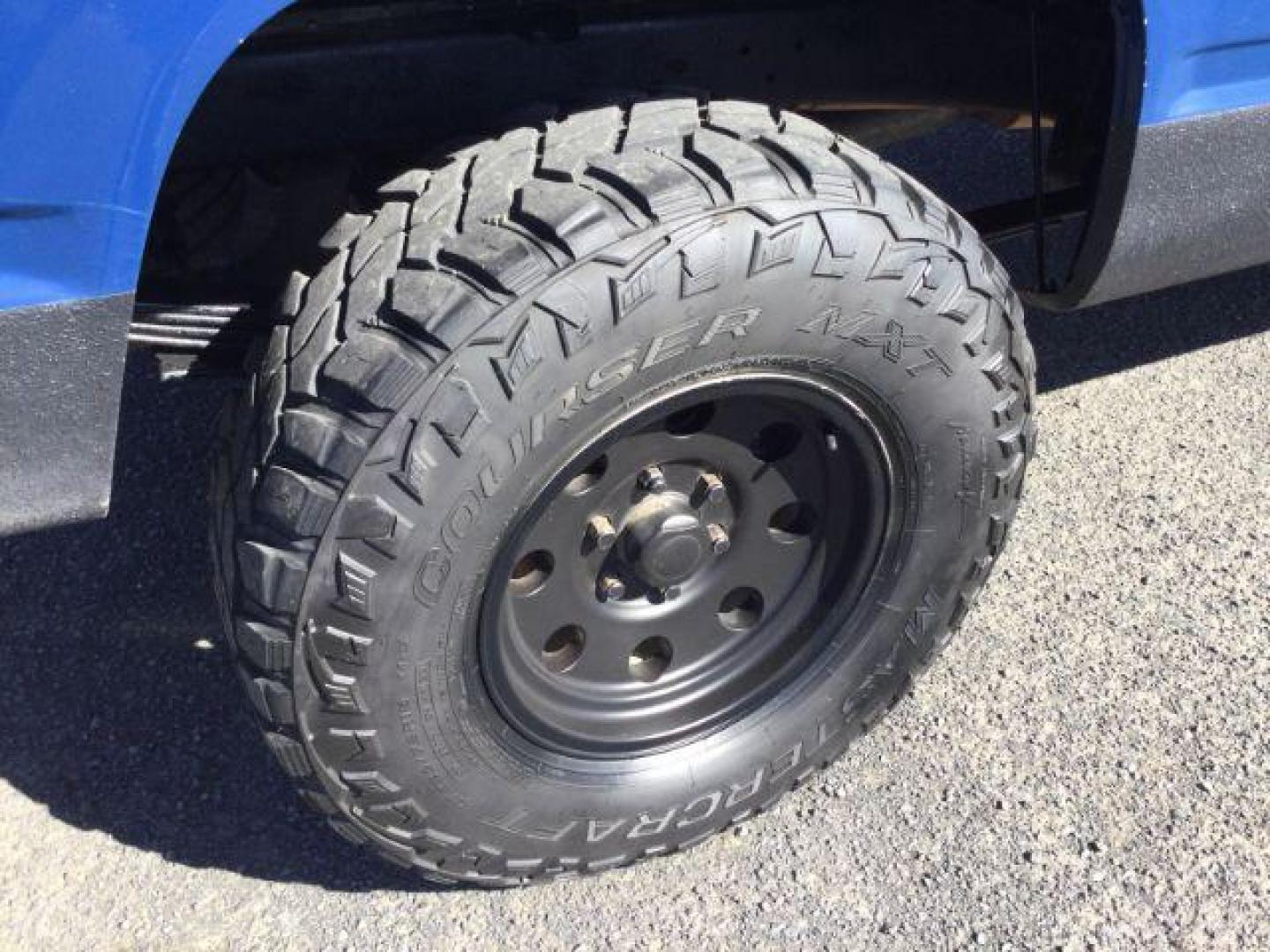 1995 Blue /GRAY CLOTH GMC Sierra 1500 SL Wideside (2GTEK19K6S1) with an 5.7L V-8 regular unleaded engine, 5-Speed Manual Transmission transmission, located at 1801 Main Street, Lewiston, 83501, (208) 743-9371, 46.417065, -117.004799 - Photo#11