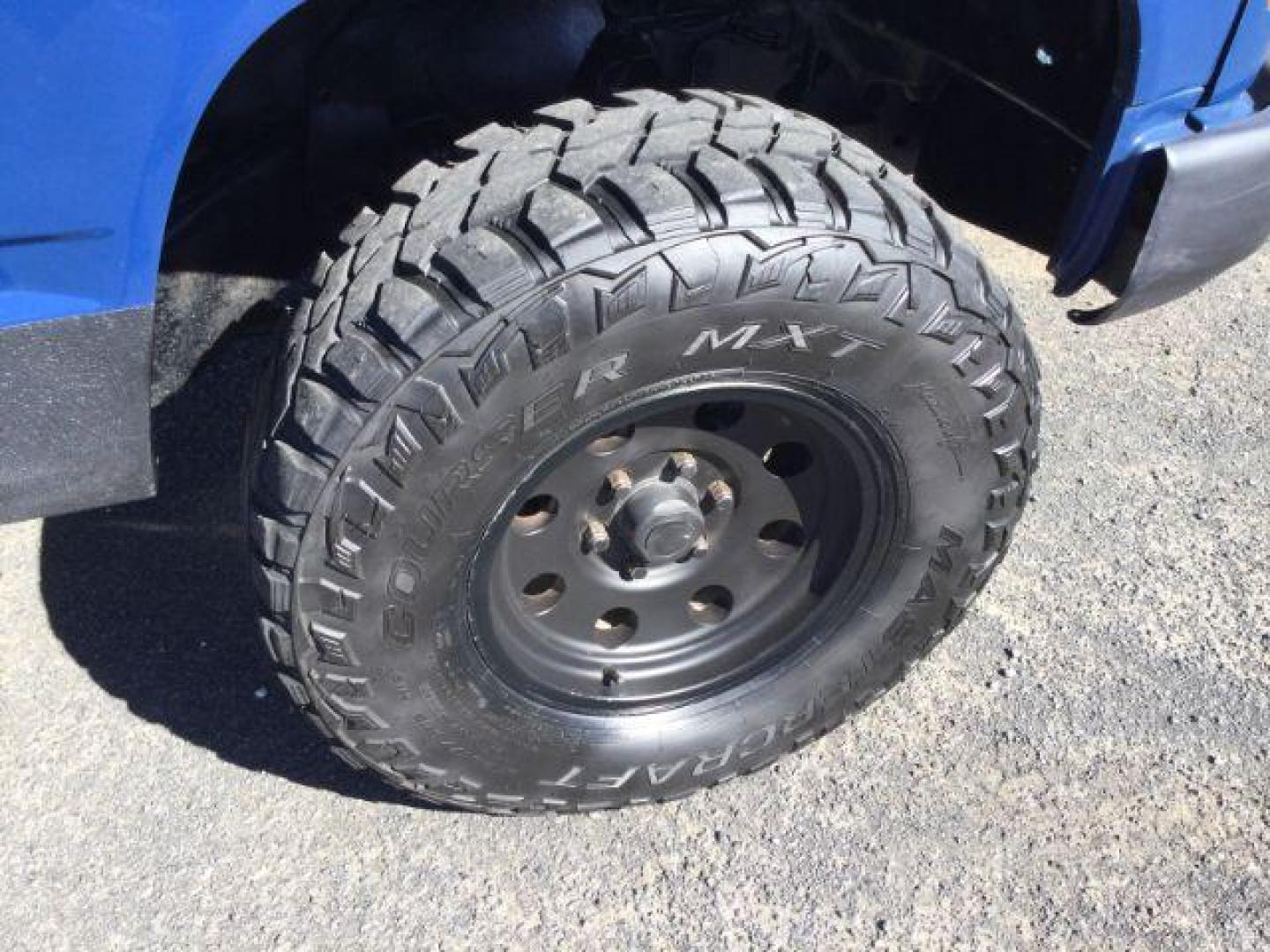 1995 Blue /GRAY CLOTH GMC Sierra 1500 SL Wideside (2GTEK19K6S1) with an 5.7L V-8 regular unleaded engine, 5-Speed Manual Transmission transmission, located at 1801 Main Street, Lewiston, 83501, (208) 743-9371, 46.417065, -117.004799 - Photo#13