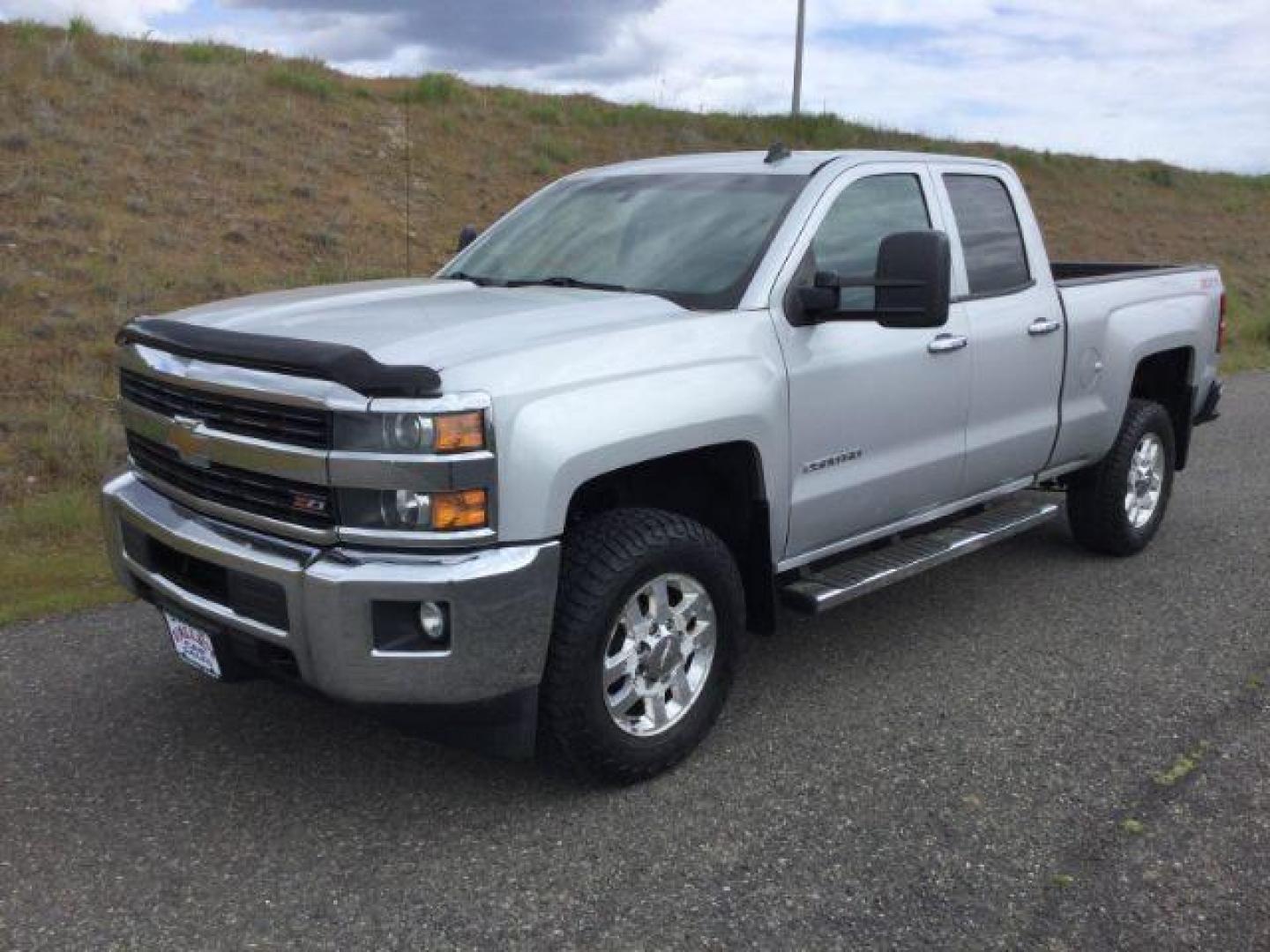 2015 Silver Ice Metallic /Dark Ash/Jet Black Chevrolet Silverado 2500HD LT (1GC2KVEG3FZ) with an Vortec 6L V-8 variable valve control engine, Auto, 6-Spd HD Overdrive transmission, located at 1801 Main Street, Lewiston, 83501, (208) 743-9371, 46.417065, -117.004799 - Photo#0
