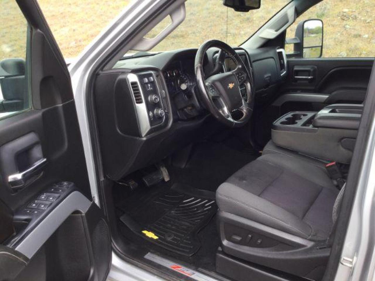 2015 Silver Ice Metallic /Dark Ash/Jet Black Chevrolet Silverado 2500HD LT (1GC2KVEG3FZ) with an Vortec 6L V-8 variable valve control engine, Auto, 6-Spd HD Overdrive transmission, located at 1801 Main Street, Lewiston, 83501, (208) 743-9371, 46.417065, -117.004799 - Photo#3