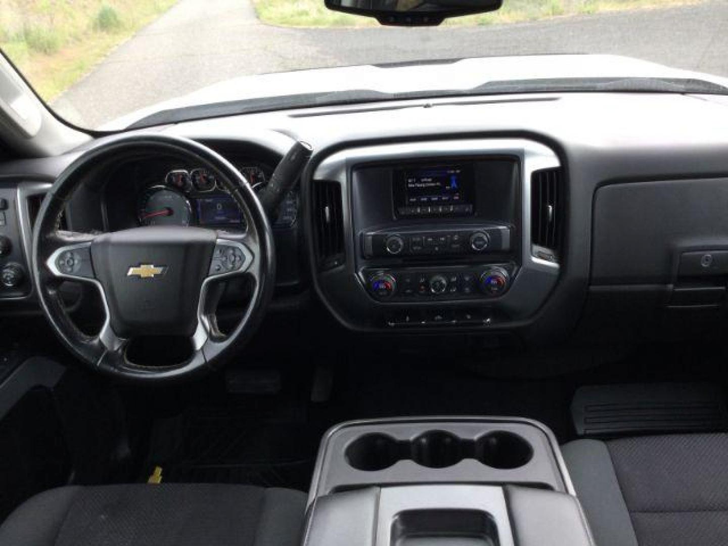 2015 Silver Ice Metallic /Dark Ash/Jet Black Chevrolet Silverado 2500HD LT (1GC2KVEG3FZ) with an Vortec 6L V-8 variable valve control engine, Auto, 6-Spd HD Overdrive transmission, located at 1801 Main Street, Lewiston, 83501, (208) 743-9371, 46.417065, -117.004799 - Photo#5