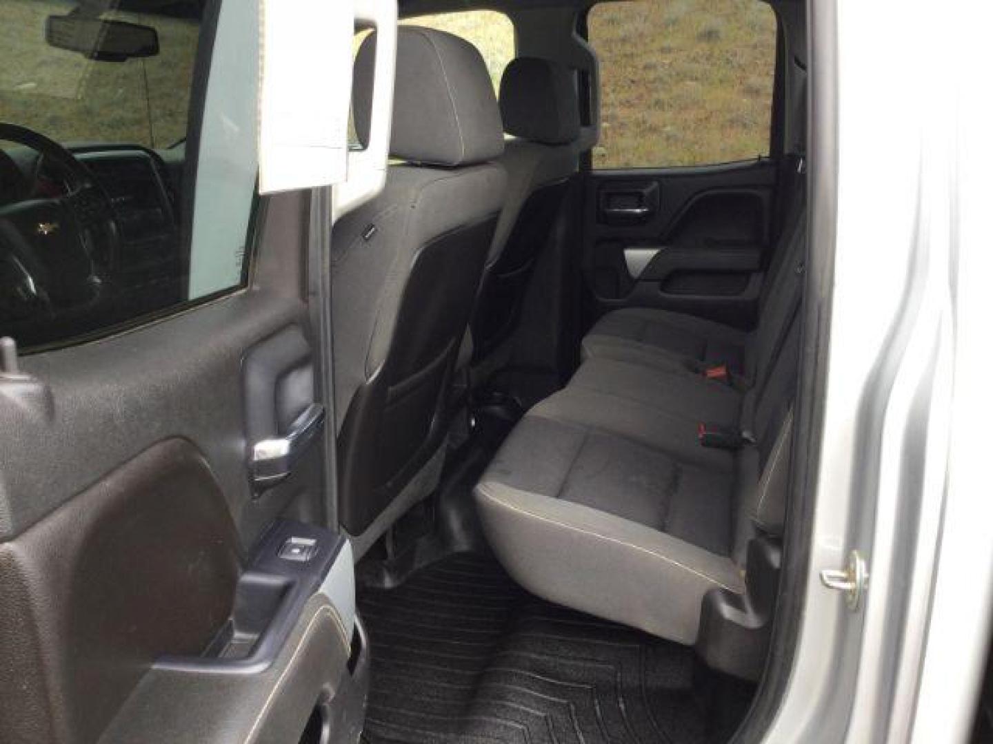 2015 Silver Ice Metallic /Dark Ash/Jet Black Chevrolet Silverado 2500HD LT (1GC2KVEG3FZ) with an Vortec 6L V-8 variable valve control engine, Auto, 6-Spd HD Overdrive transmission, located at 1801 Main Street, Lewiston, 83501, (208) 743-9371, 46.417065, -117.004799 - Photo#6