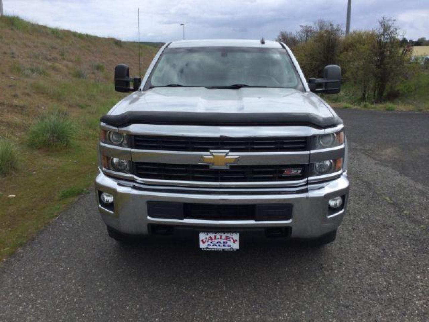 2015 Silver Ice Metallic /Dark Ash/Jet Black Chevrolet Silverado 2500HD LT (1GC2KVEG3FZ) with an Vortec 6L V-8 variable valve control engine, Auto, 6-Spd HD Overdrive transmission, located at 1801 Main Street, Lewiston, 83501, (208) 743-9371, 46.417065, -117.004799 - Photo#8