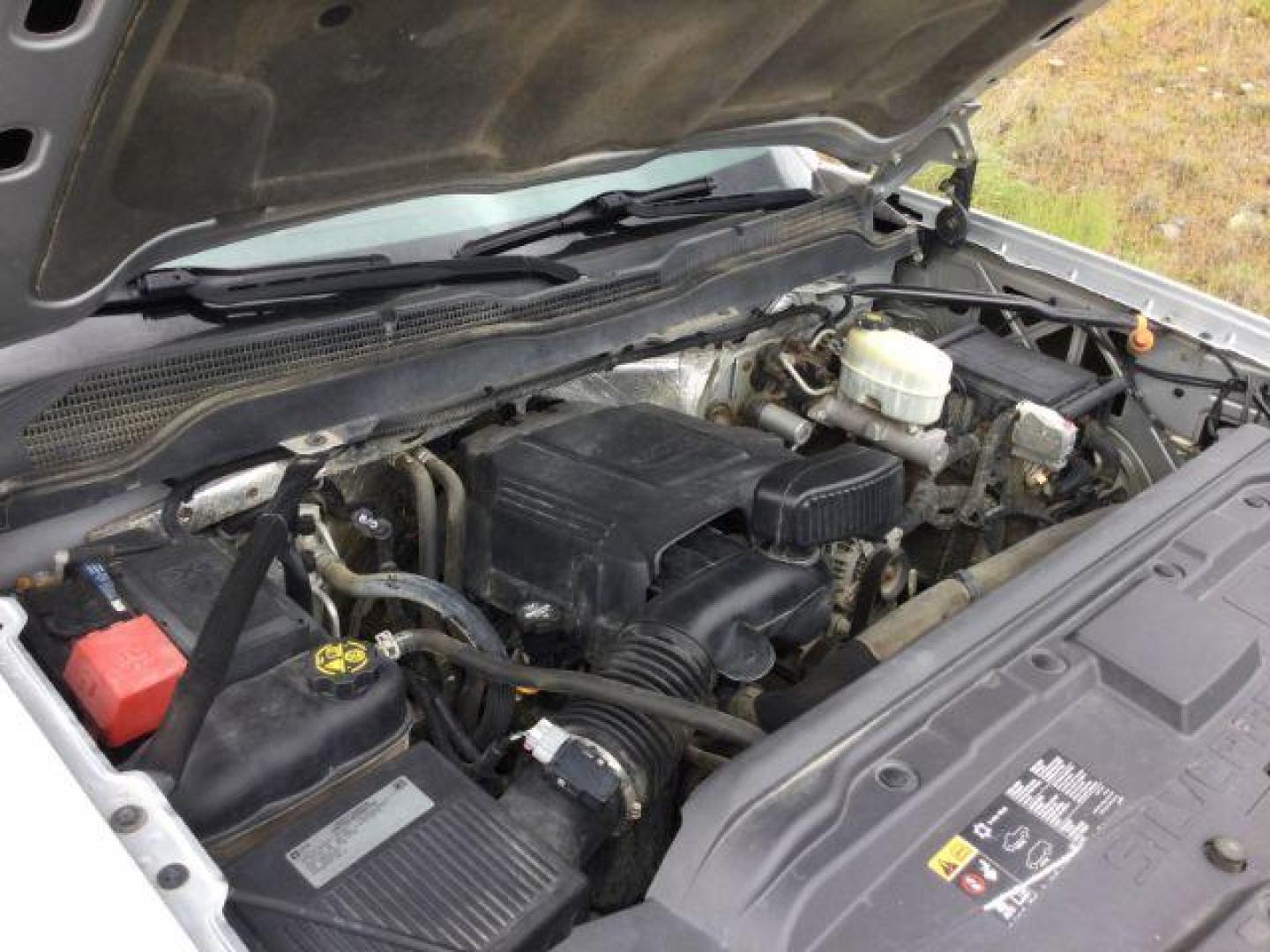 2015 Silver Ice Metallic /Dark Ash/Jet Black Chevrolet Silverado 2500HD LT (1GC2KVEG3FZ) with an Vortec 6L V-8 variable valve control engine, Auto, 6-Spd HD Overdrive transmission, located at 1801 Main Street, Lewiston, 83501, (208) 743-9371, 46.417065, -117.004799 - Photo#10