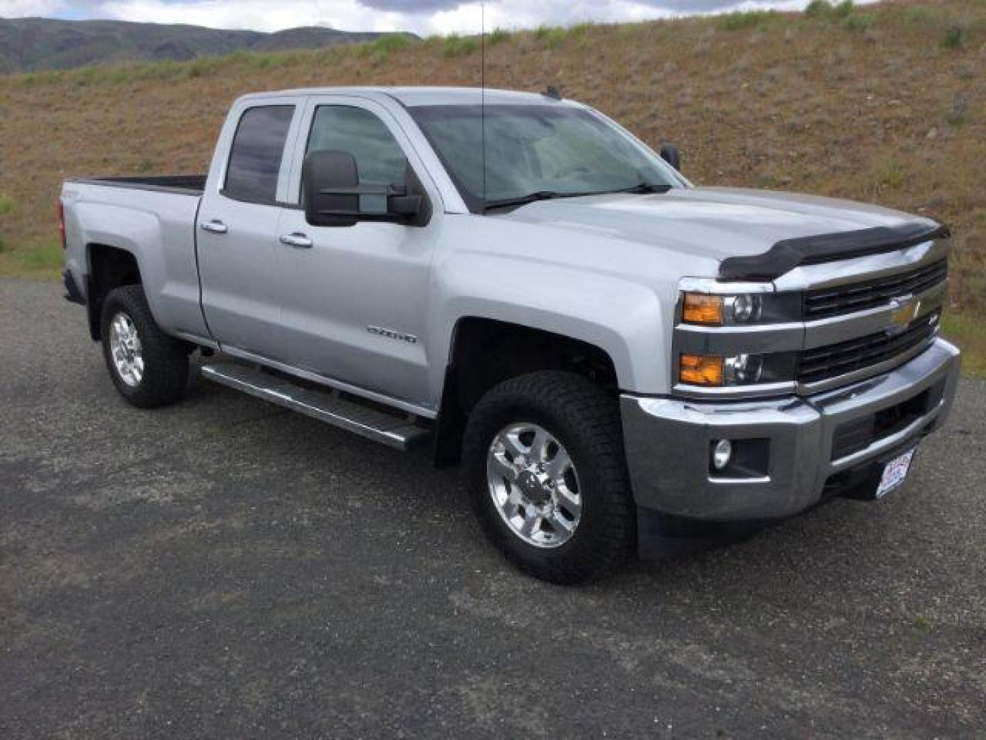 2015 Silver Ice Metallic /Dark Ash/Jet Black Chevrolet Silverado 2500HD LT (1GC2KVEG3FZ) with an Vortec 6L V-8 variable valve control engine, Auto, 6-Spd HD Overdrive transmission, located at 1801 Main Street, Lewiston, 83501, (208) 743-9371, 46.417065, -117.004799 - Photo#11