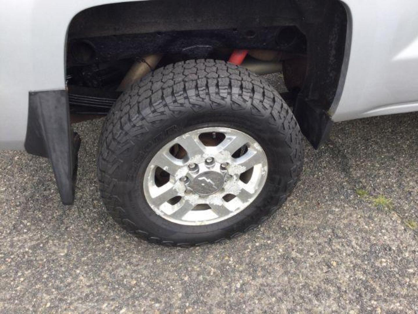 2015 Silver Ice Metallic /Dark Ash/Jet Black Chevrolet Silverado 2500HD LT (1GC2KVEG3FZ) with an Vortec 6L V-8 variable valve control engine, Auto, 6-Spd HD Overdrive transmission, located at 1801 Main Street, Lewiston, 83501, (208) 743-9371, 46.417065, -117.004799 - Photo#16