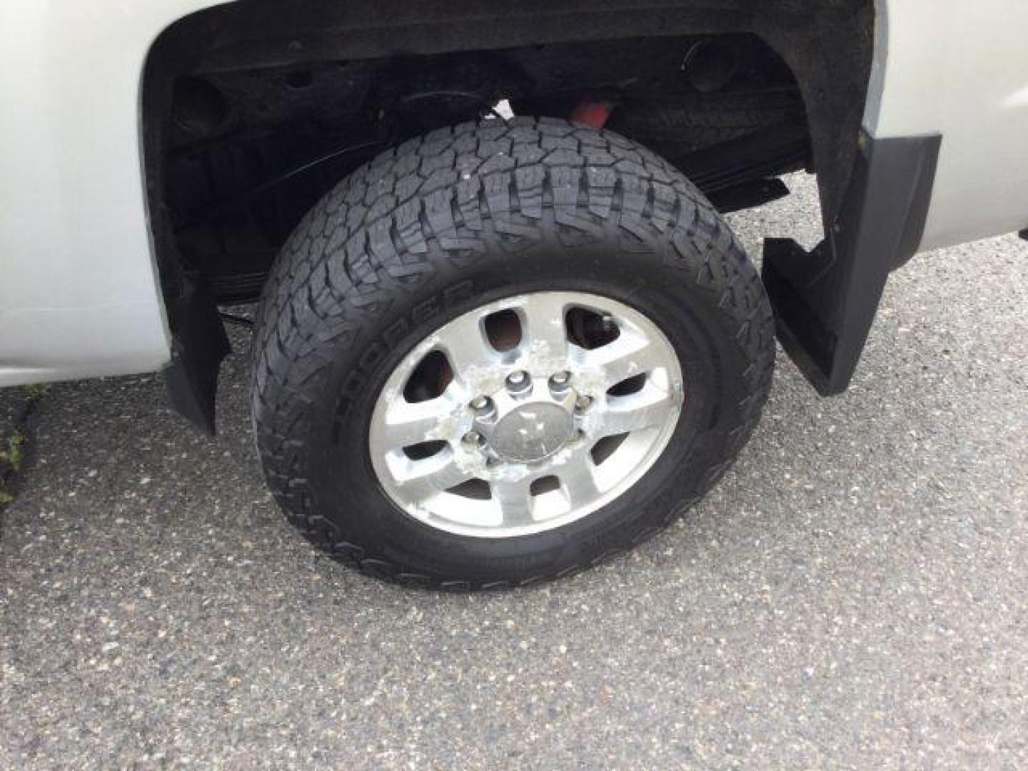 2015 Silver Ice Metallic /Dark Ash/Jet Black Chevrolet Silverado 2500HD LT (1GC2KVEG3FZ) with an Vortec 6L V-8 variable valve control engine, Auto, 6-Spd HD Overdrive transmission, located at 1801 Main Street, Lewiston, 83501, (208) 743-9371, 46.417065, -117.004799 - Photo#20