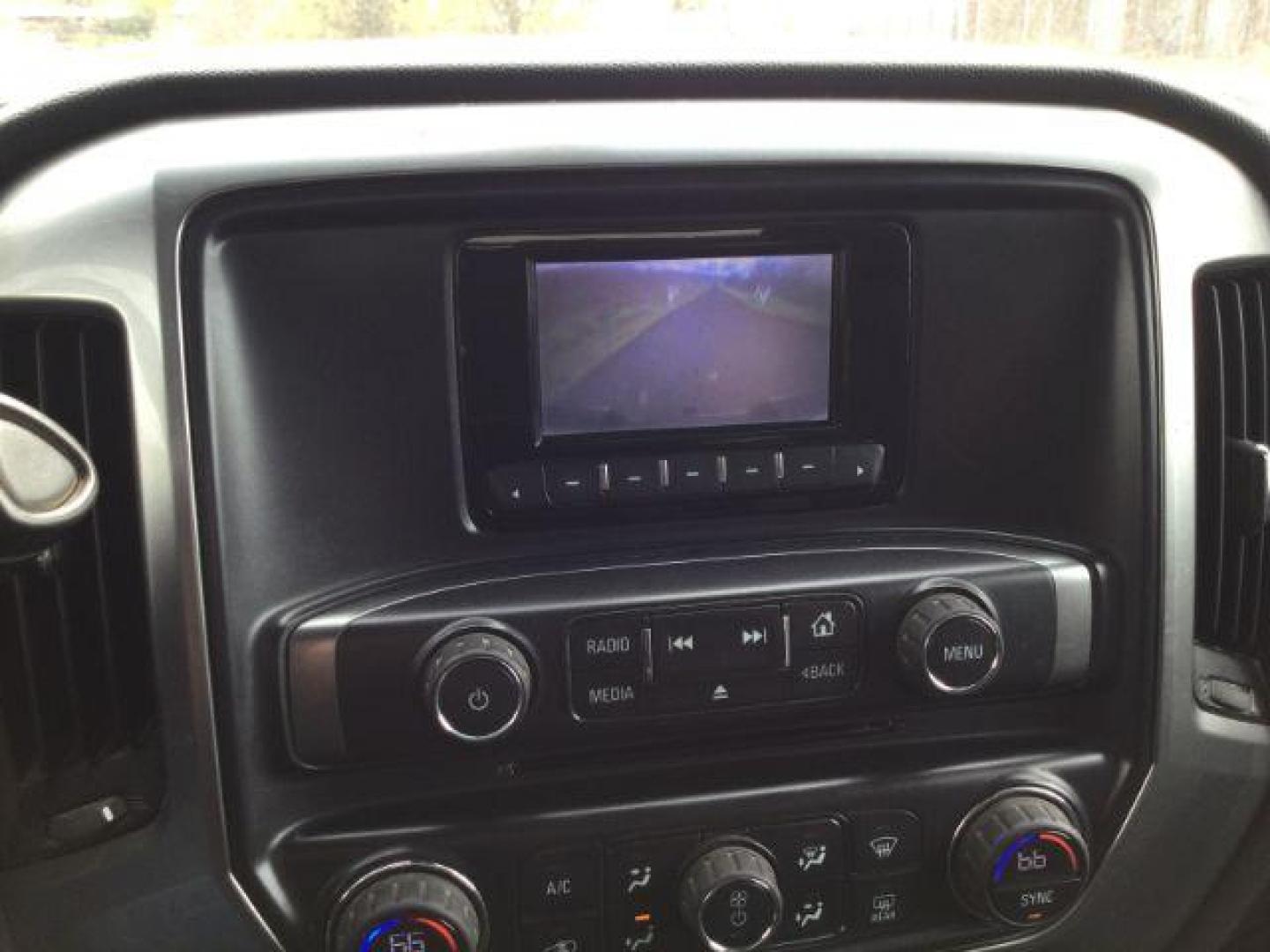 2015 Silver Ice Metallic /Dark Ash/Jet Black Chevrolet Silverado 2500HD LT (1GC2KVEG3FZ) with an Vortec 6L V-8 variable valve control engine, Auto, 6-Spd HD Overdrive transmission, located at 1801 Main Street, Lewiston, 83501, (208) 743-9371, 46.417065, -117.004799 - Photo#22