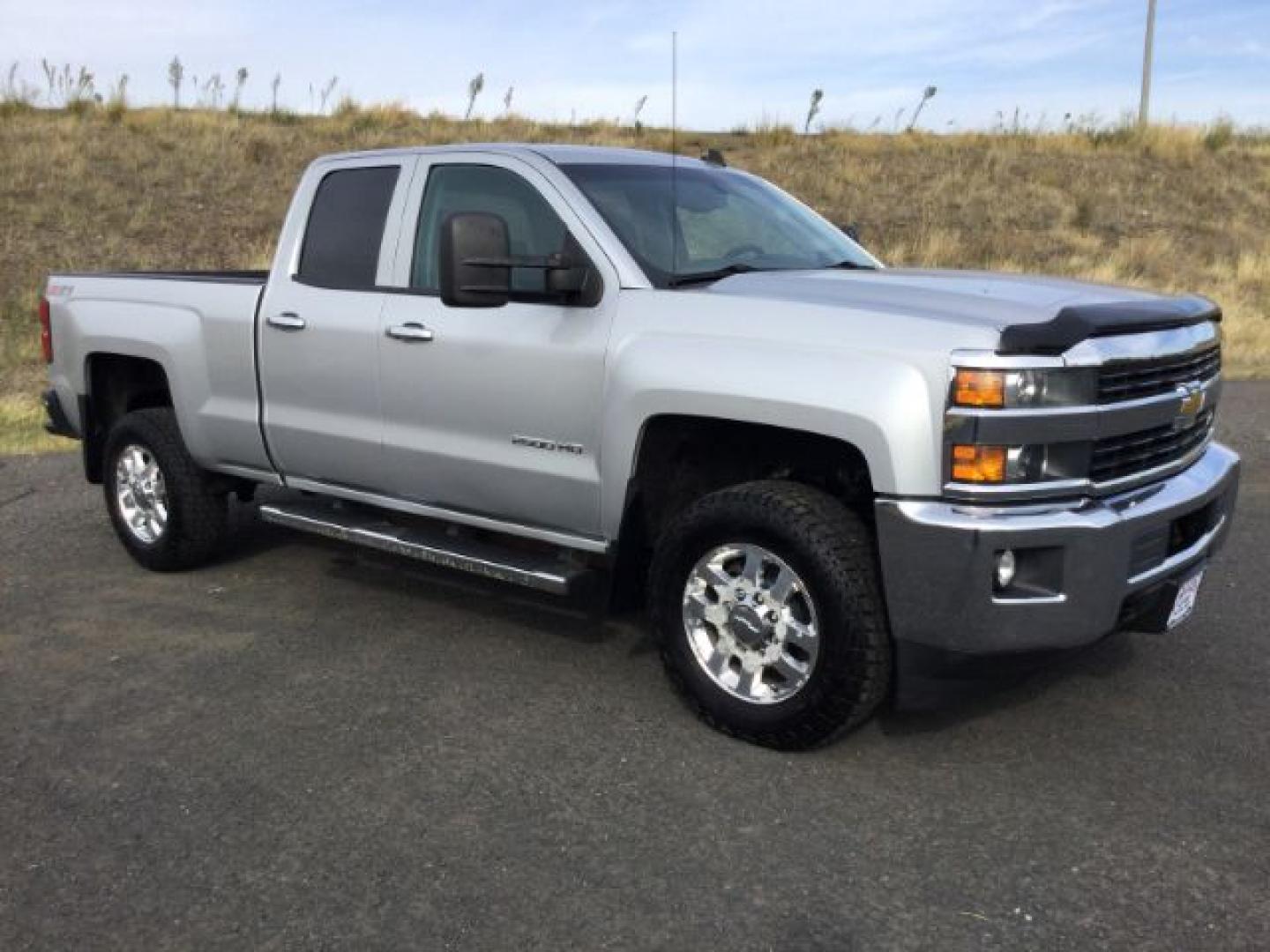2015 Silver Ice Metallic /Jet Black Chevrolet Silverado 2500HD LT (1GC2KVEG3FZ) with an Vortec 6L V-8 variable valve control engine, 6-Speed Automatic transmission, located at 1801 Main Street, Lewiston, 83501, (208) 743-9371, 46.417065, -117.004799- Photo#1