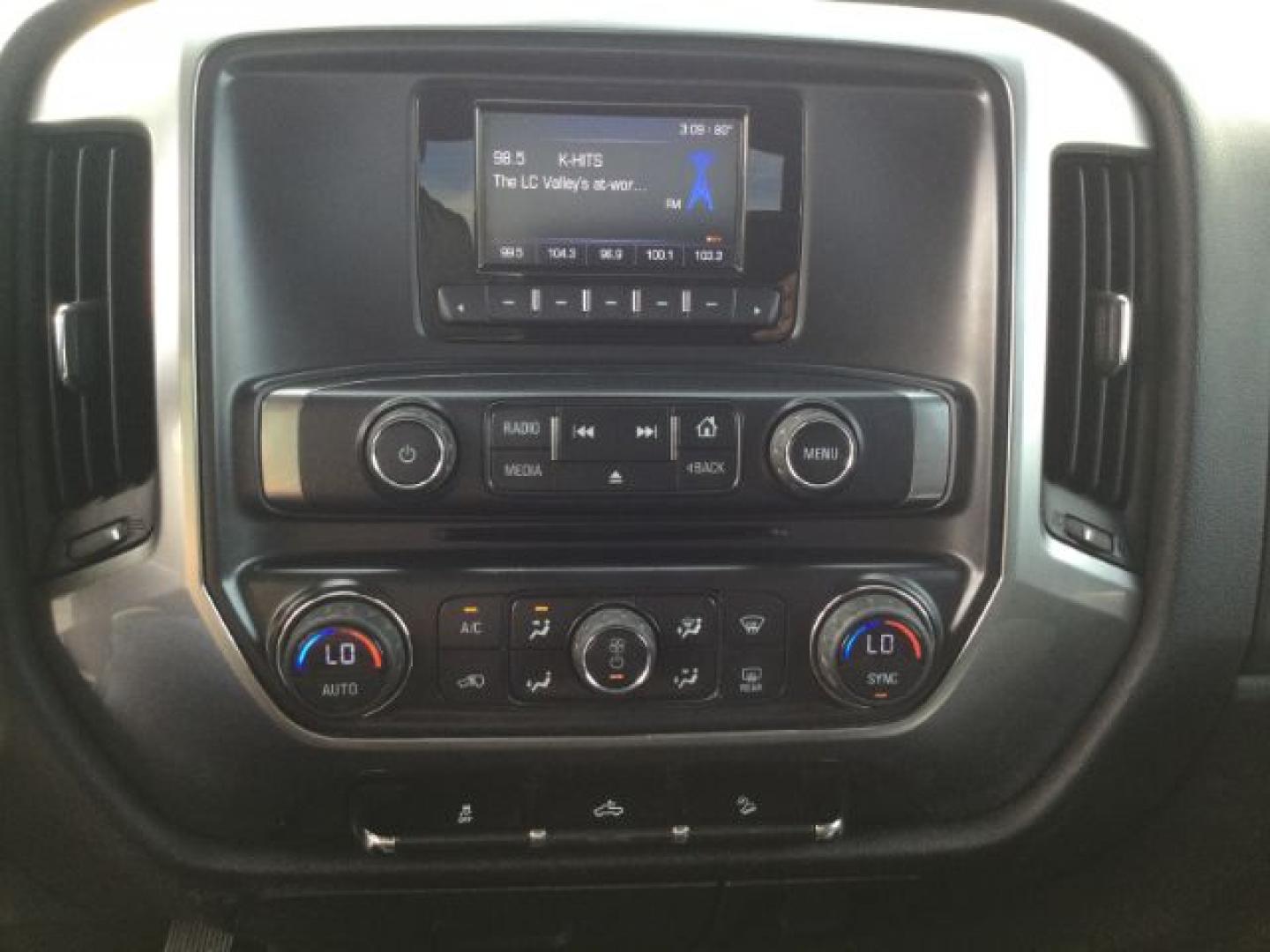 2015 Silver Ice Metallic /Jet Black Chevrolet Silverado 2500HD LT (1GC2KVEG3FZ) with an Vortec 6L V-8 variable valve control engine, 6-Speed Automatic transmission, located at 1801 Main Street, Lewiston, 83501, (208) 743-9371, 46.417065, -117.004799- Photo#13