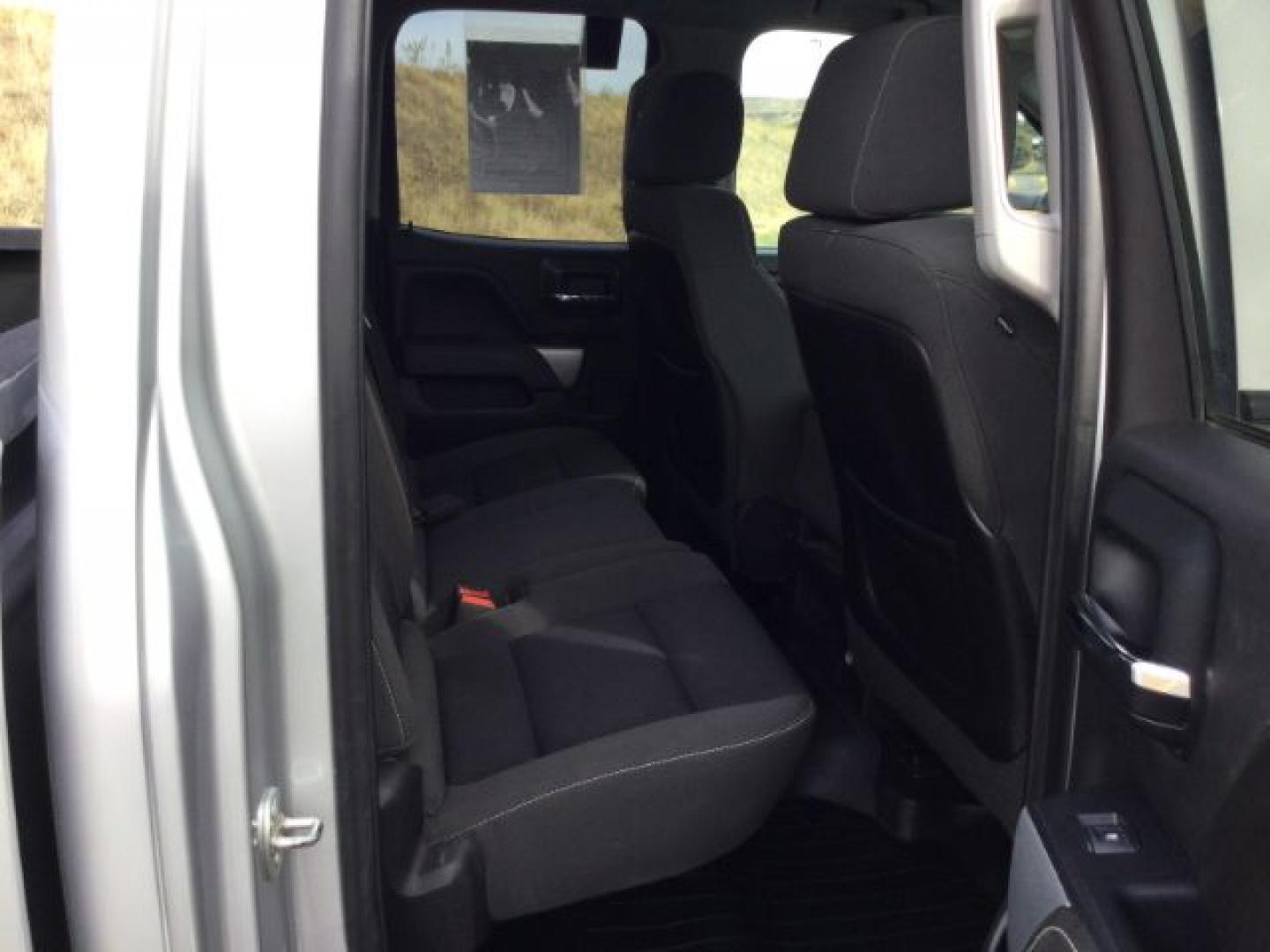 2015 Silver Ice Metallic /Jet Black Chevrolet Silverado 2500HD LT (1GC2KVEG3FZ) with an Vortec 6L V-8 variable valve control engine, 6-Speed Automatic transmission, located at 1801 Main Street, Lewiston, 83501, (208) 743-9371, 46.417065, -117.004799- Photo#18