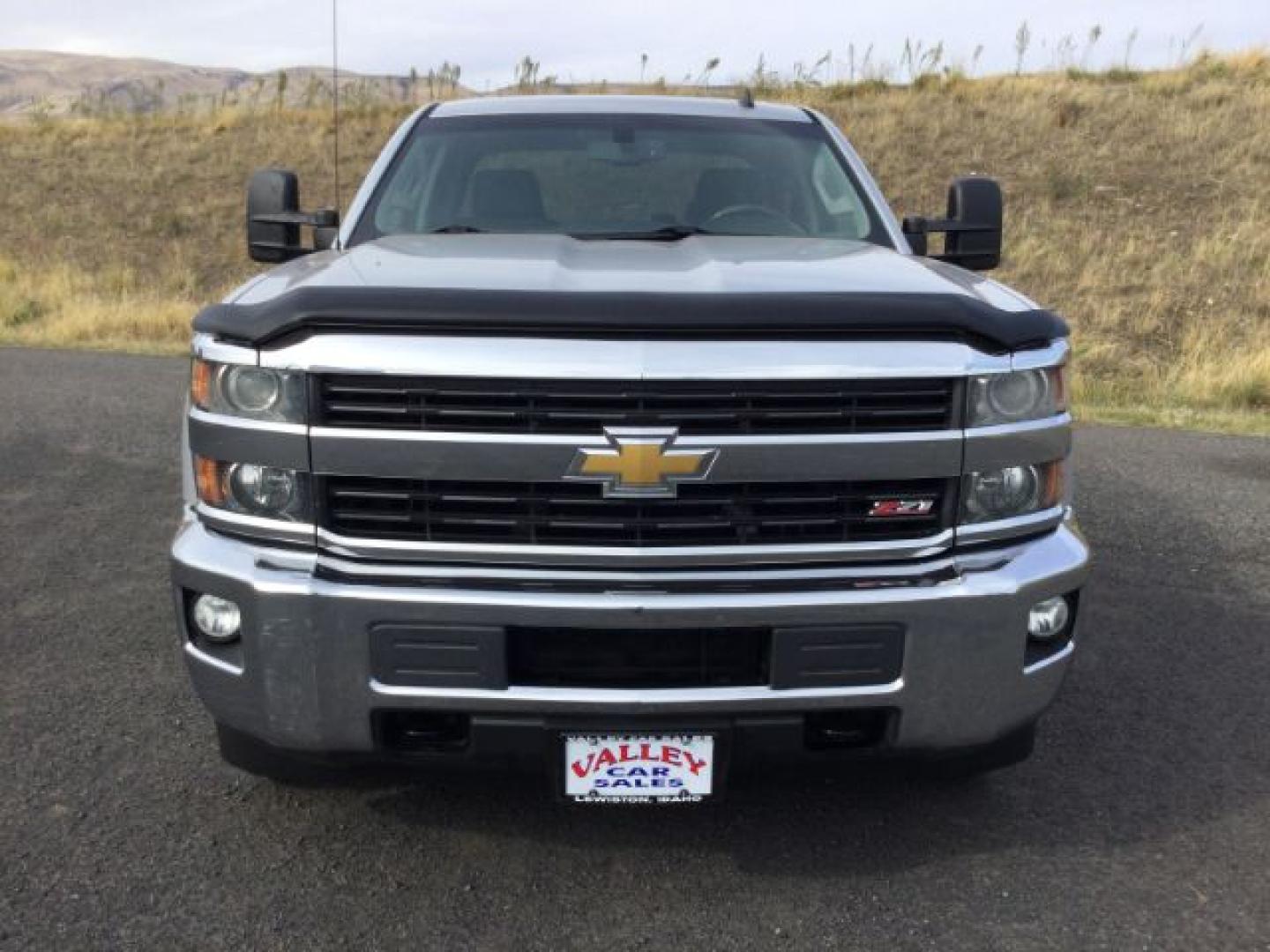 2015 Silver Ice Metallic /Jet Black Chevrolet Silverado 2500HD LT (1GC2KVEG3FZ) with an Vortec 6L V-8 variable valve control engine, 6-Speed Automatic transmission, located at 1801 Main Street, Lewiston, 83501, (208) 743-9371, 46.417065, -117.004799- Photo#20