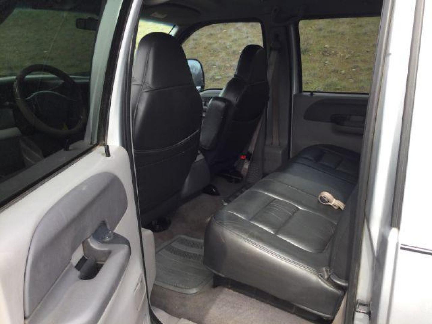 2001 Silver Clearcoat Metallic /Black Leather Ford F-250 XLT Crew Cab Long Bed 4WD (1FTNW21F11E) with an Powerstroke 7.3L V-8 diesel direct injection engine, 4 speed automatic transmission, located at 1801 Main Street, Lewiston, 83501, (208) 743-9371, 46.417065, -117.004799 - Photo#6