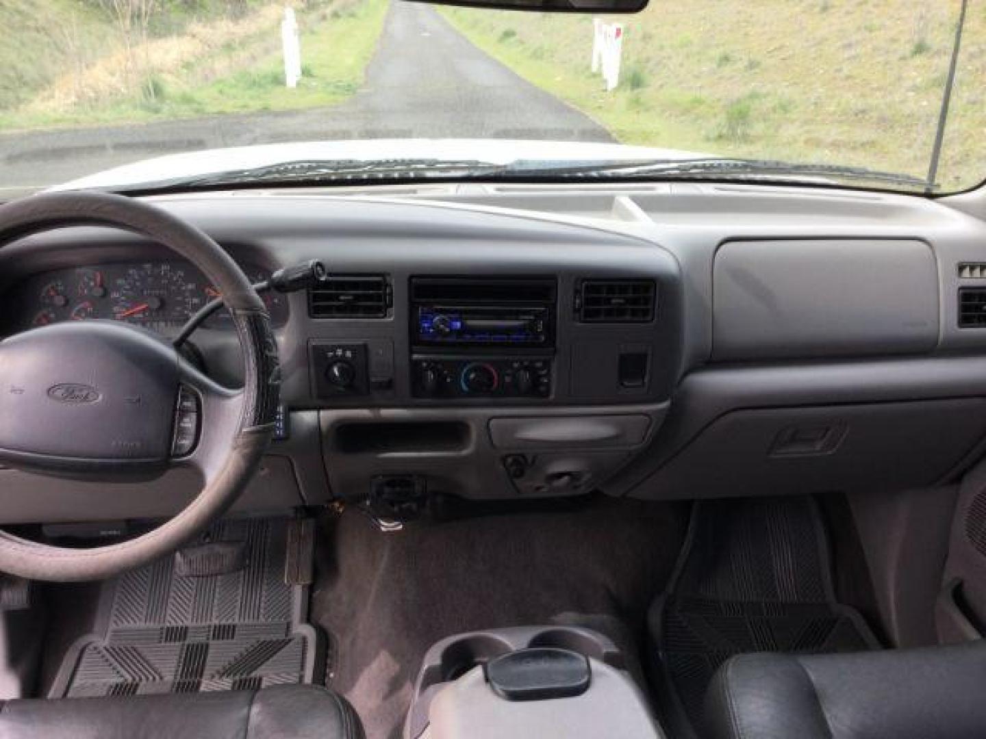 2001 Silver Clearcoat Metallic /Black Leather Ford F-250 XLT Crew Cab Long Bed 4WD (1FTNW21F11E) with an Powerstroke 7.3L V-8 diesel direct injection engine, 4 speed automatic transmission, located at 1801 Main Street, Lewiston, 83501, (208) 743-9371, 46.417065, -117.004799 - Photo#8