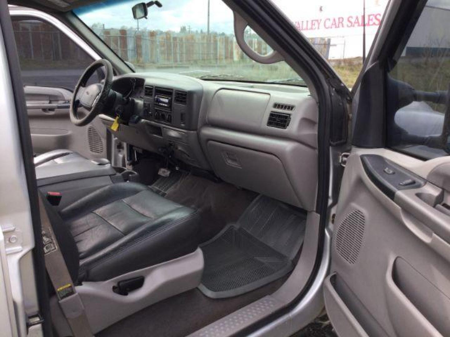 2001 Silver Clearcoat Metallic /Black Leather Ford F-250 XLT Crew Cab Long Bed 4WD (1FTNW21F11E) with an Powerstroke 7.3L V-8 diesel direct injection engine, 4 speed automatic transmission, located at 1801 Main Street, Lewiston, 83501, (208) 743-9371, 46.417065, -117.004799 - Photo#15