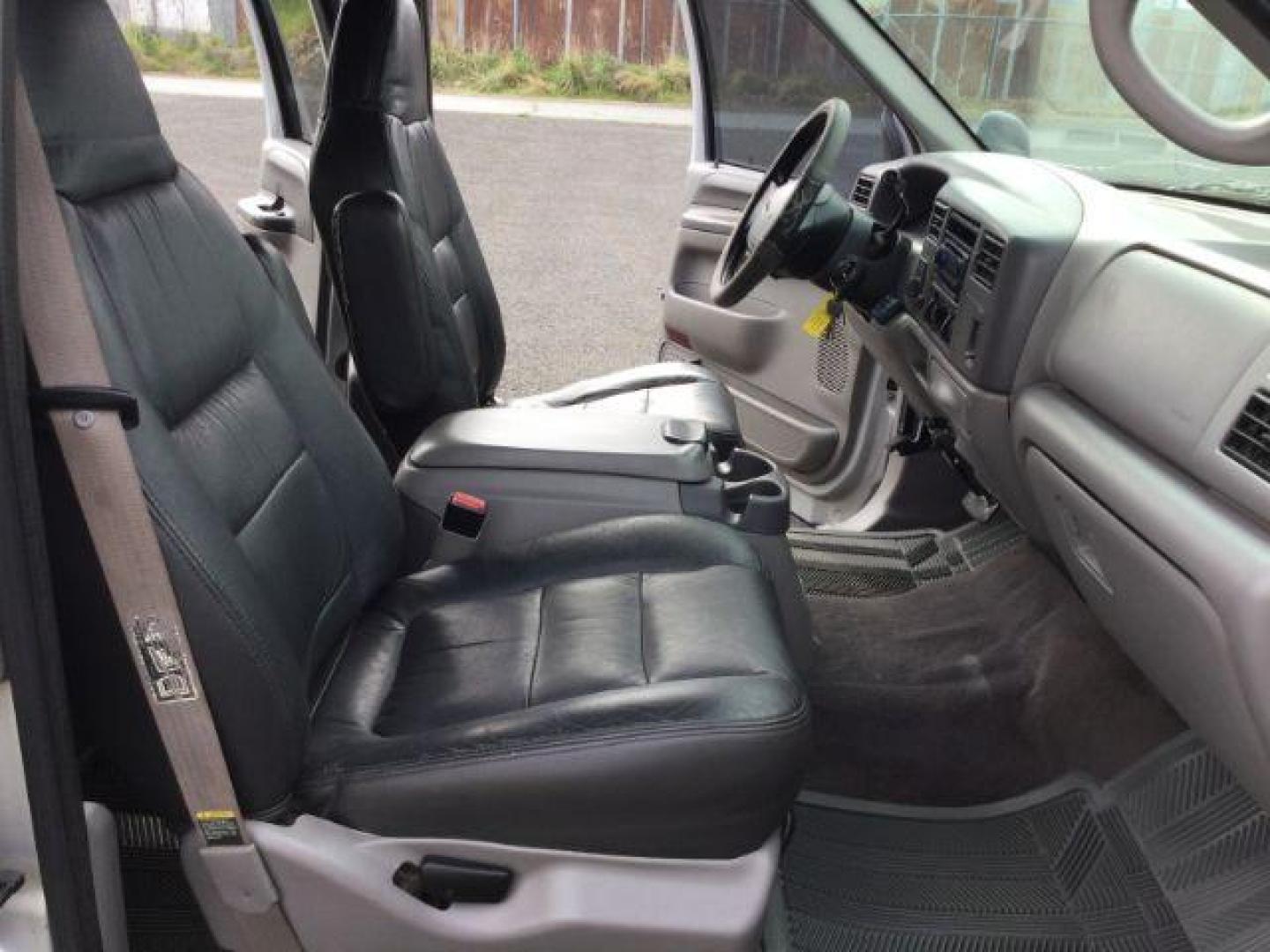 2001 Silver Clearcoat Metallic /Black Leather Ford F-250 XLT Crew Cab Long Bed 4WD (1FTNW21F11E) with an Powerstroke 7.3L V-8 diesel direct injection engine, 4 speed automatic transmission, located at 1801 Main Street, Lewiston, 83501, (208) 743-9371, 46.417065, -117.004799 - Photo#16