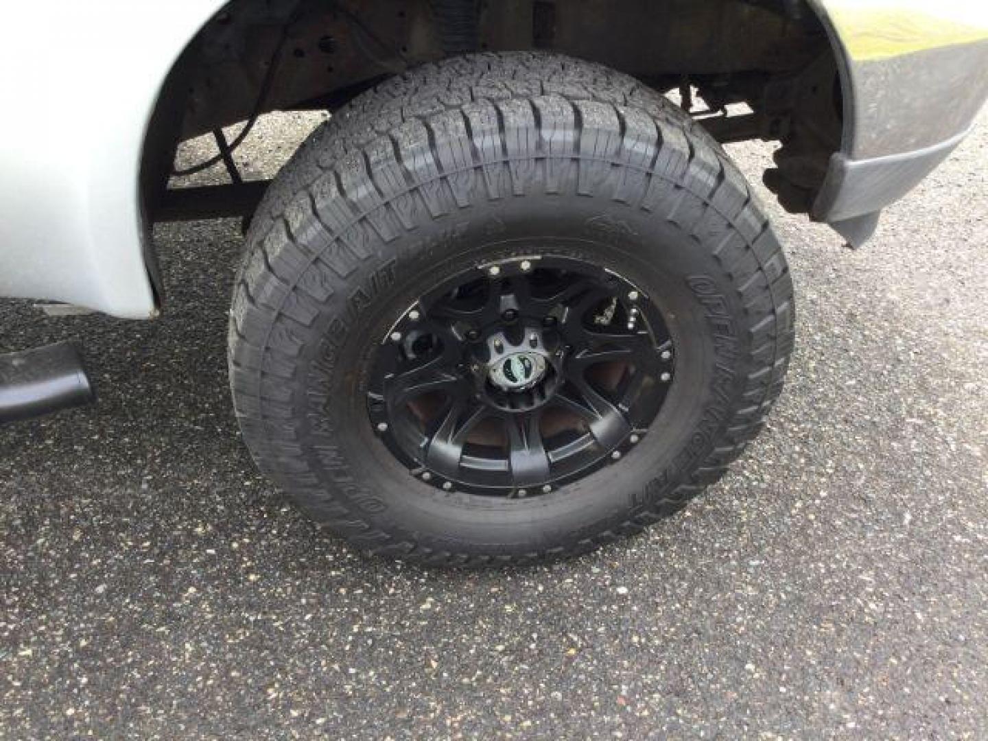 2001 Silver Clearcoat Metallic /Black Leather Ford F-250 XLT Crew Cab Long Bed 4WD (1FTNW21F11E) with an Powerstroke 7.3L V-8 diesel direct injection engine, 4 speed automatic transmission, located at 1801 Main Street, Lewiston, 83501, (208) 743-9371, 46.417065, -117.004799 - Photo#17