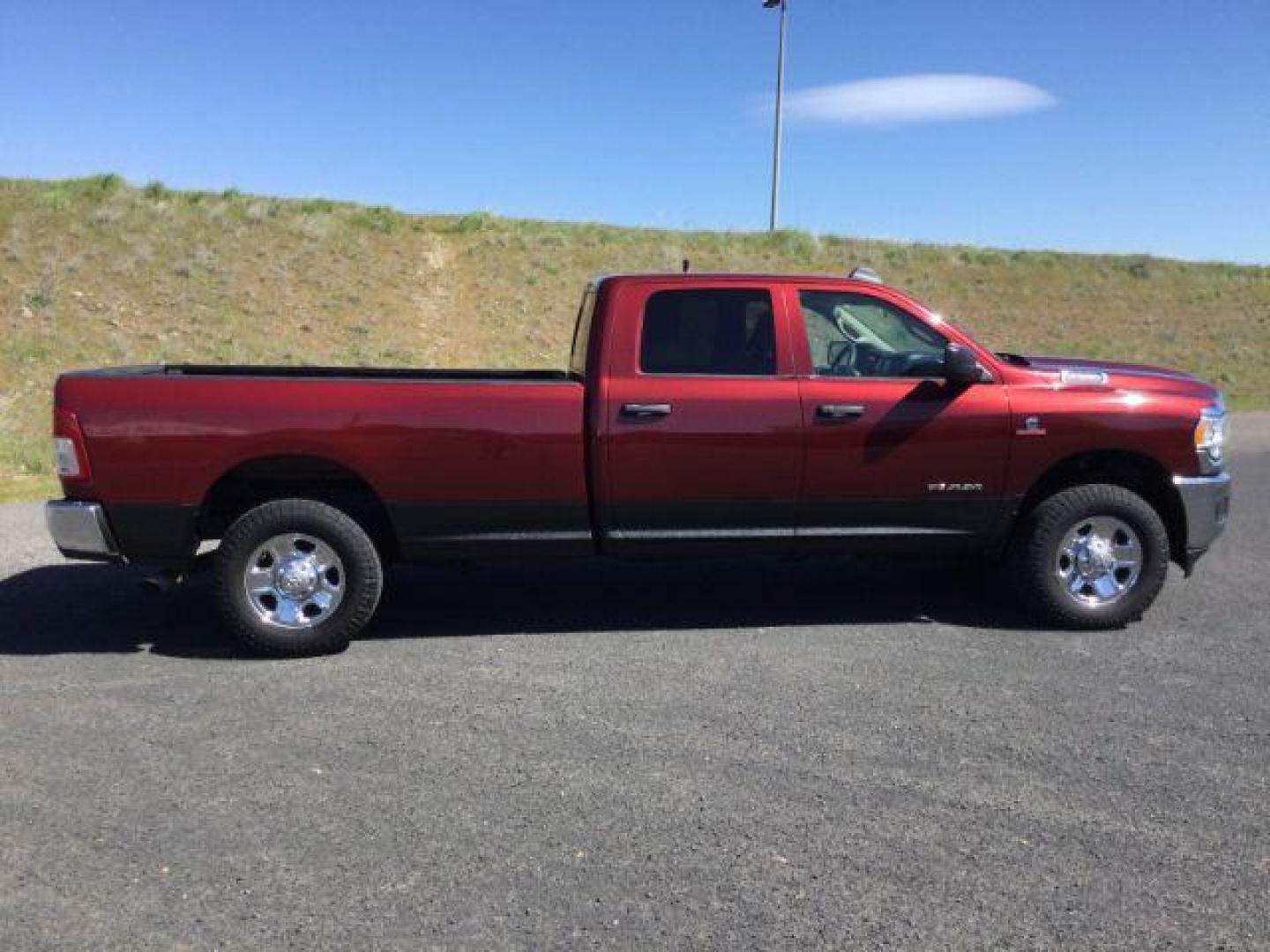 2019 Delmonico Red Pearlcoat /Diesel Gray/Black Ram 2500 Tradesman Crew Cab 4x4 8' Box (3C6UR5HL3KG) with an Cummins 6.7L I-6 diesel direct injection engine, 6-Speed Automatic transmission, located at 1801 Main Street, Lewiston, 83501, (208) 743-9371, 46.417065, -117.004799 - Photo#7