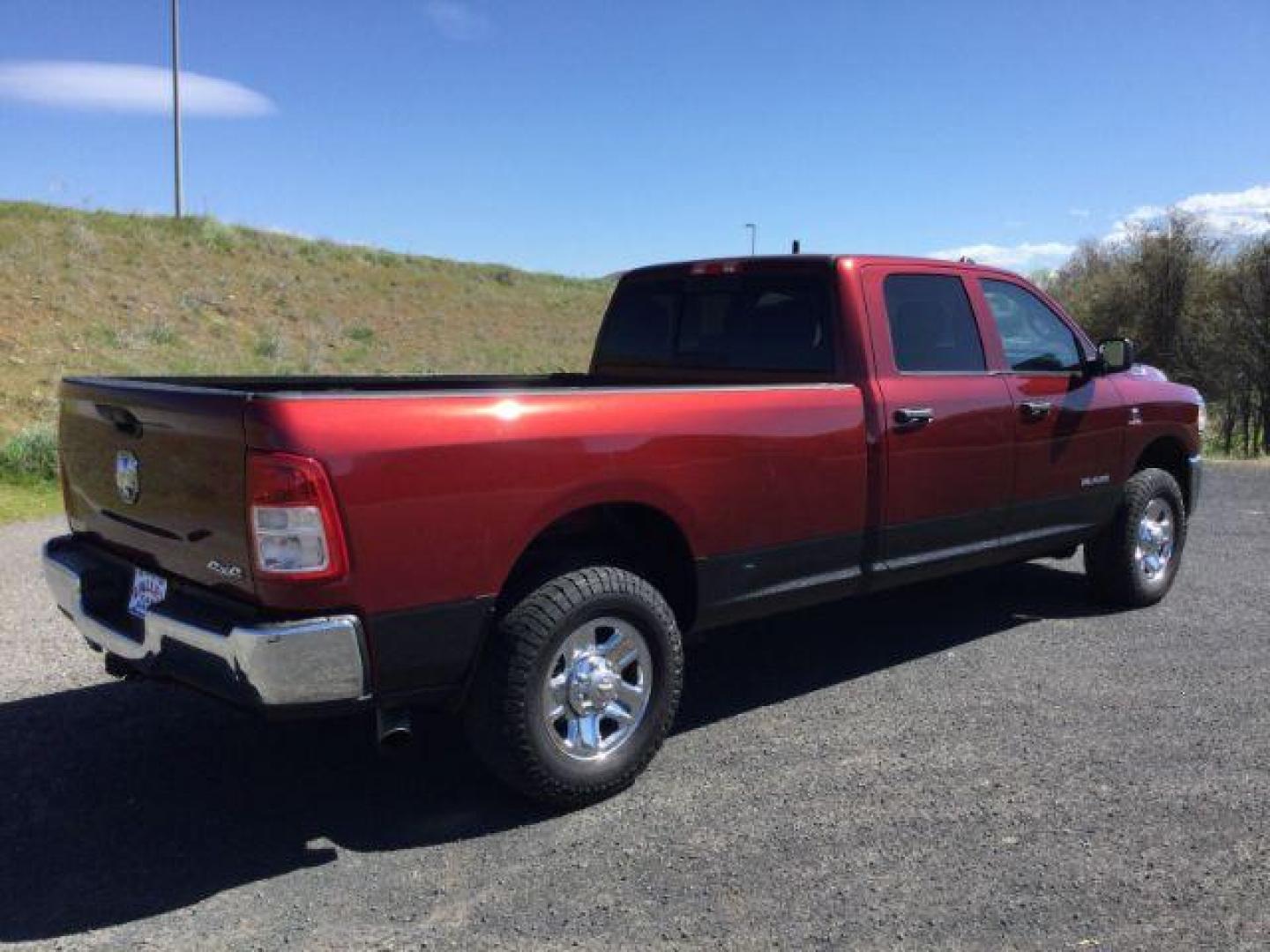 2019 Delmonico Red Pearlcoat /Diesel Gray/Black Ram 2500 Tradesman Crew Cab 4x4 8' Box (3C6UR5HL3KG) with an Cummins 6.7L I-6 diesel direct injection engine, 6-Speed Automatic transmission, located at 1801 Main Street, Lewiston, 83501, (208) 743-9371, 46.417065, -117.004799 - Photo#8