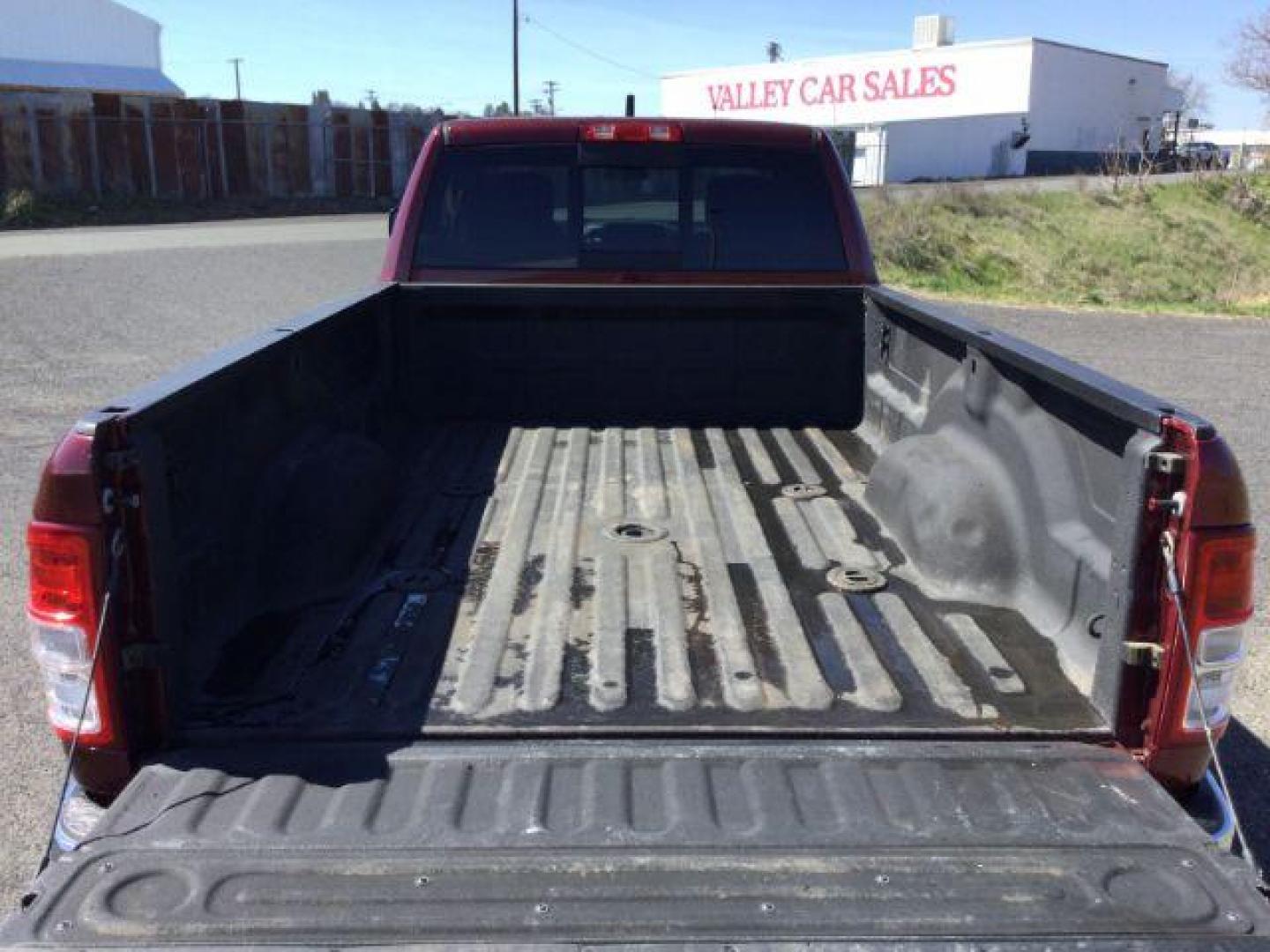 2019 Delmonico Red Pearlcoat /Diesel Gray/Black Ram 2500 Tradesman Crew Cab 4x4 8' Box (3C6UR5HL3KG) with an Cummins 6.7L I-6 diesel direct injection engine, 6-Speed Automatic transmission, located at 1801 Main Street, Lewiston, 83501, (208) 743-9371, 46.417065, -117.004799 - Photo#15