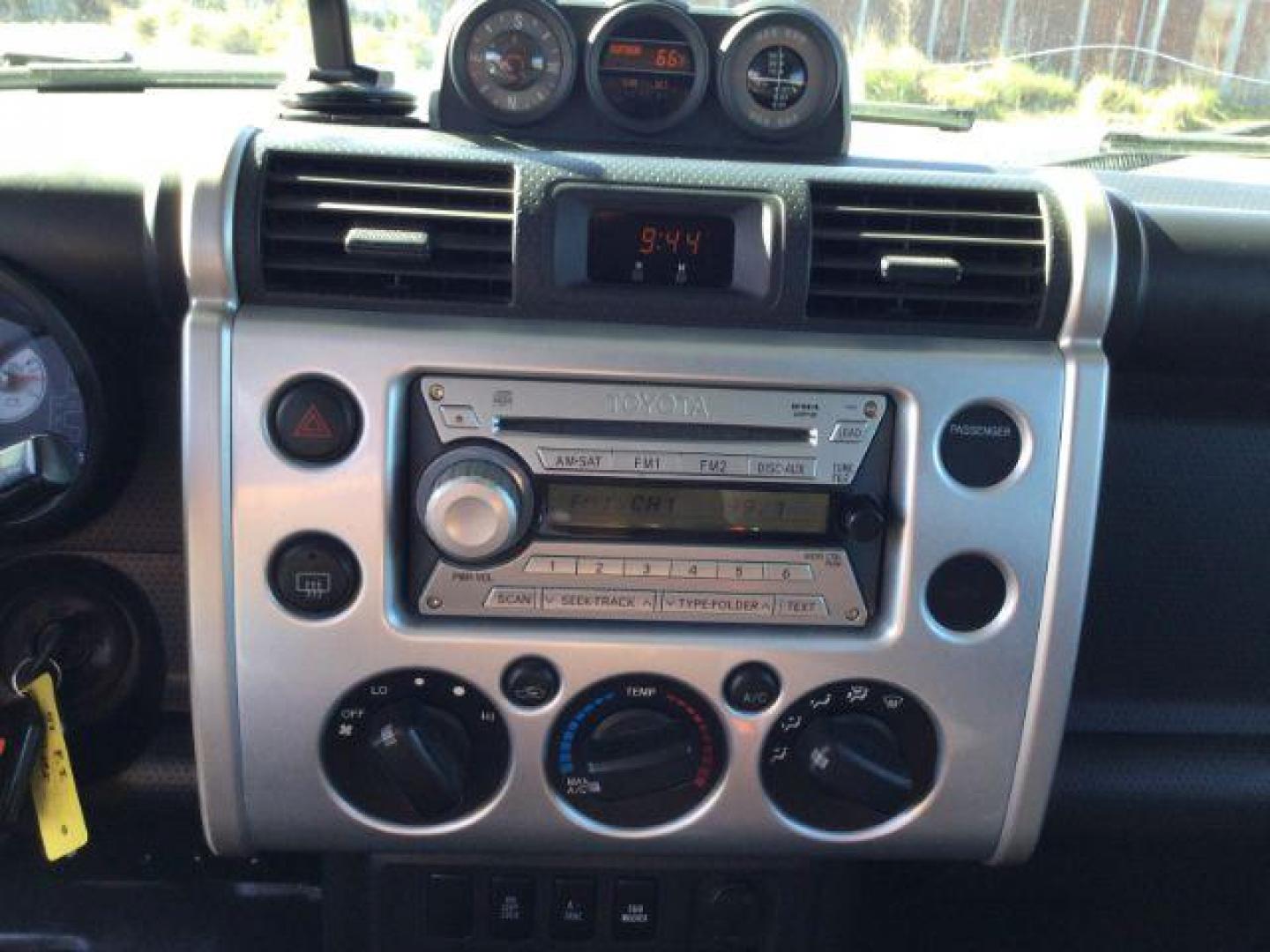 2007 Silver/White /Black Leather Toyota FJ Cruiser FJ CRUISER (JTEBU11F970) with an 4.0L V6 DOHC 24V engine, 5-Speed Automatic transmission, located at 1801 Main Street, Lewiston, 83501, (208) 743-9371, 46.417065, -117.004799 - Photo#16