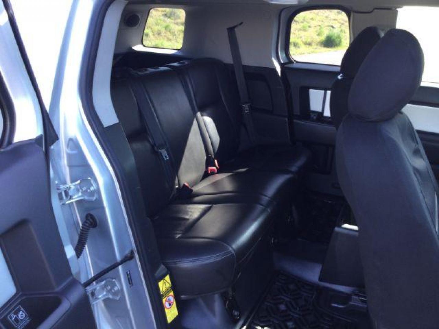 2007 Silver/White /Black Leather Toyota FJ Cruiser FJ CRUISER (JTEBU11F970) with an 4.0L V6 DOHC 24V engine, 5-Speed Automatic transmission, located at 1801 Main Street, Lewiston, 83501, (208) 743-9371, 46.417065, -117.004799 - Photo#21