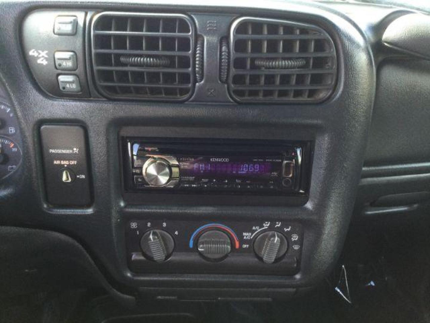 2001 Light Pewter Metallic /Graphite Chevrolet S-10 LS (1GCDT19W118) with an Vortec 4.3L V-6 regular unleaded engine, located at 1801 Main Street, Lewiston, 83501, (208) 743-9371, 46.417065, -117.004799 - Photo#8