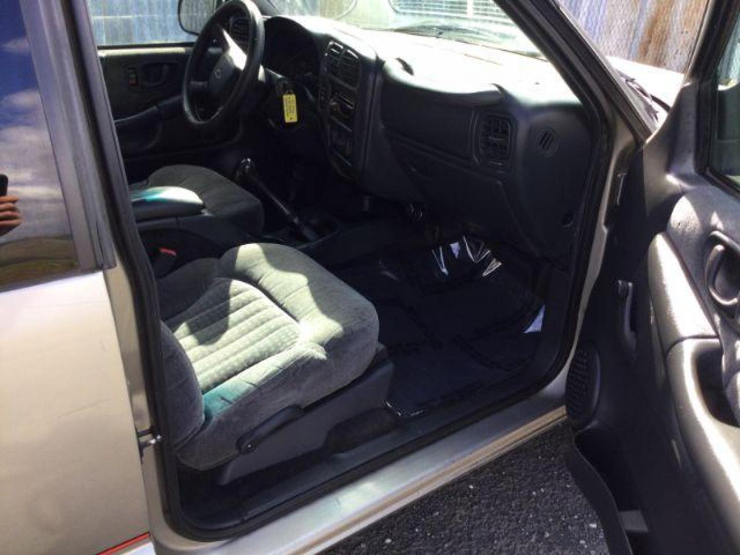 2001 Light Pewter Metallic /Graphite Chevrolet S-10 LS (1GCDT19W118) with an Vortec 4.3L V-6 regular unleaded engine, located at 1801 Main Street, Lewiston, 83501, (208) 743-9371, 46.417065, -117.004799 - Photo#14