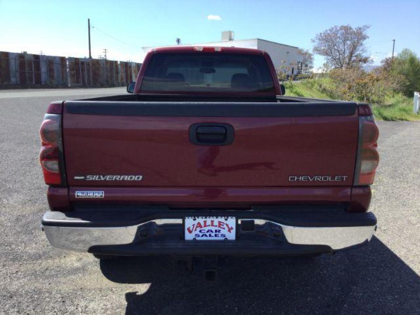 2004 Sport Red Metallic /Medium Gray Chevrolet Silverado 2500HD LT (1GCHK29U74E) with an Vortec 6L V-8 regular unleaded engine, 4 speed automatic transmission, located at 1801 Main Street, Lewiston, 83501, (208) 743-9371, 46.417065, -117.004799 - Photo#6