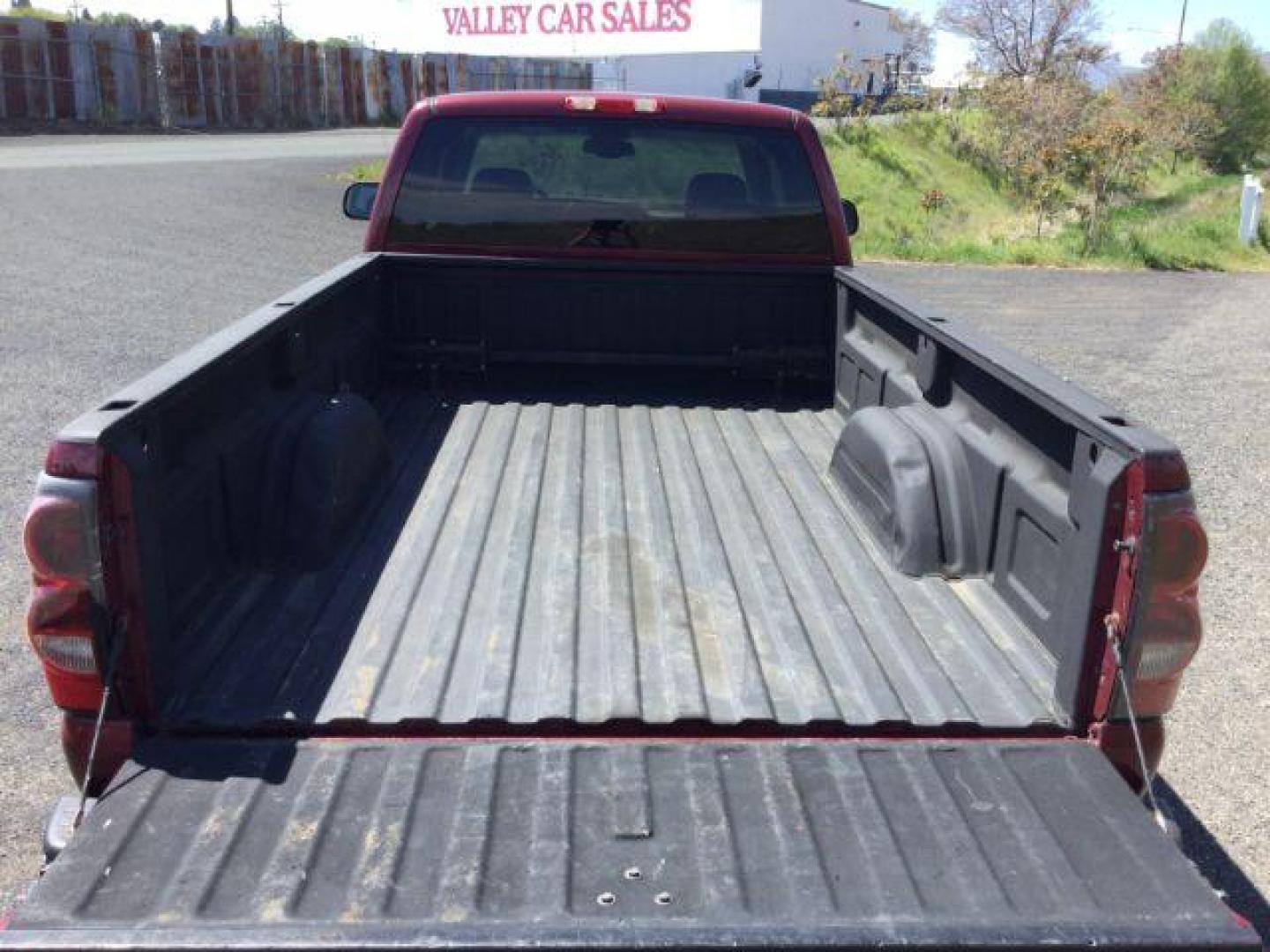 2004 Sport Red Metallic /Medium Gray Chevrolet Silverado 2500HD LT (1GCHK29U74E) with an Vortec 6L V-8 regular unleaded engine, 4 speed automatic transmission, located at 1801 Main Street, Lewiston, 83501, (208) 743-9371, 46.417065, -117.004799 - Photo#7