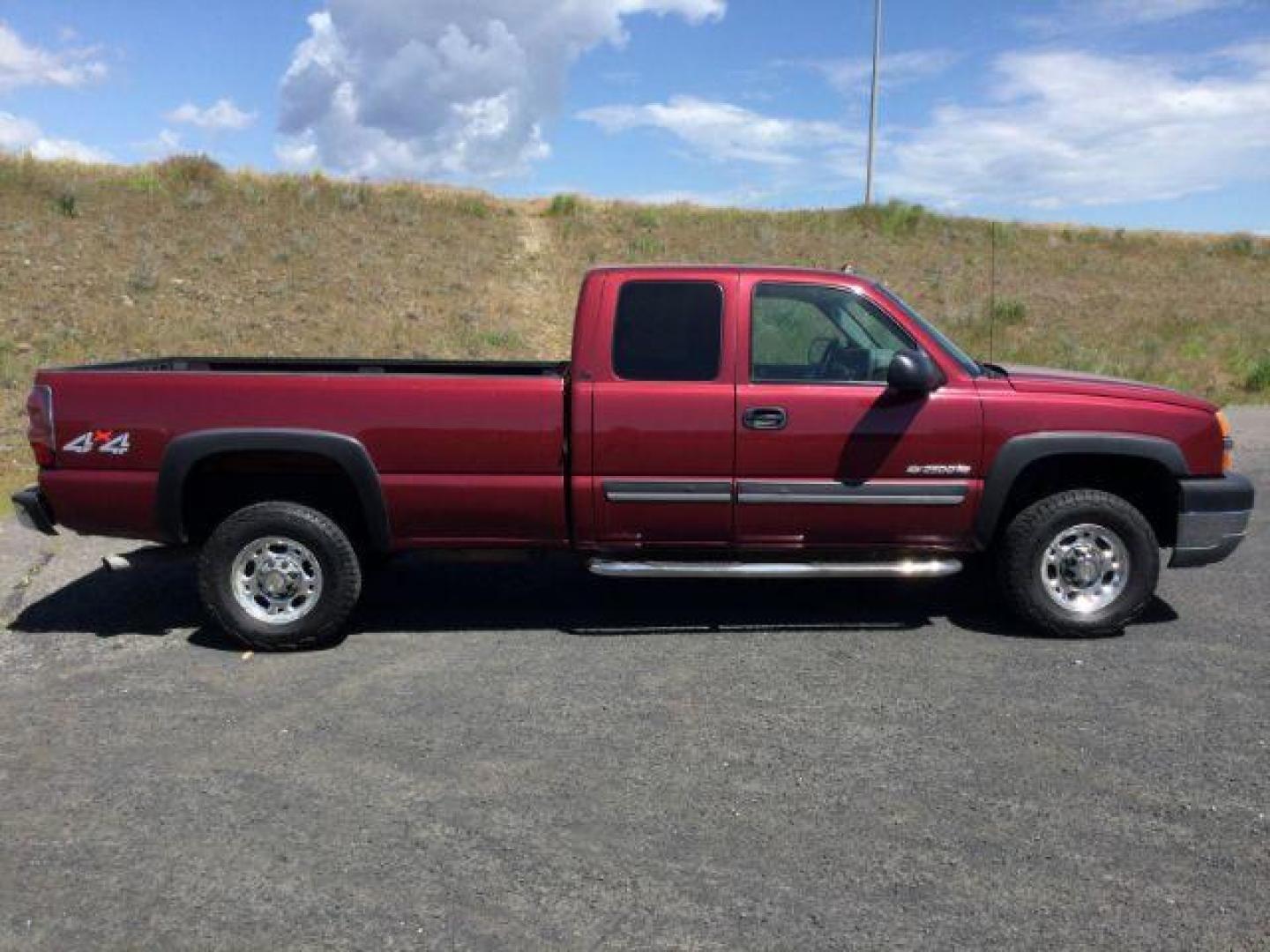 2004 Sport Red Metallic /Medium Gray Chevrolet Silverado 2500HD LT (1GCHK29U74E) with an Vortec 6L V-8 regular unleaded engine, 4 speed automatic transmission, located at 1801 Main Street, Lewiston, 83501, (208) 743-9371, 46.417065, -117.004799 - Photo#12