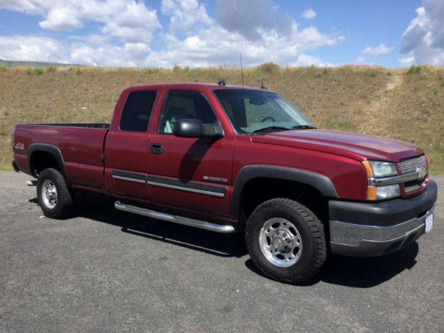 2004 Sport Red Metallic /Medium Gray Chevrolet Silverado 2500HD LT (1GCHK29U74E) with an Vortec 6L V-8 regular unleaded engine, 4 speed automatic transmission, located at 1801 Main Street, Lewiston, 83501, (208) 743-9371, 46.417065, -117.004799 - Photo#13