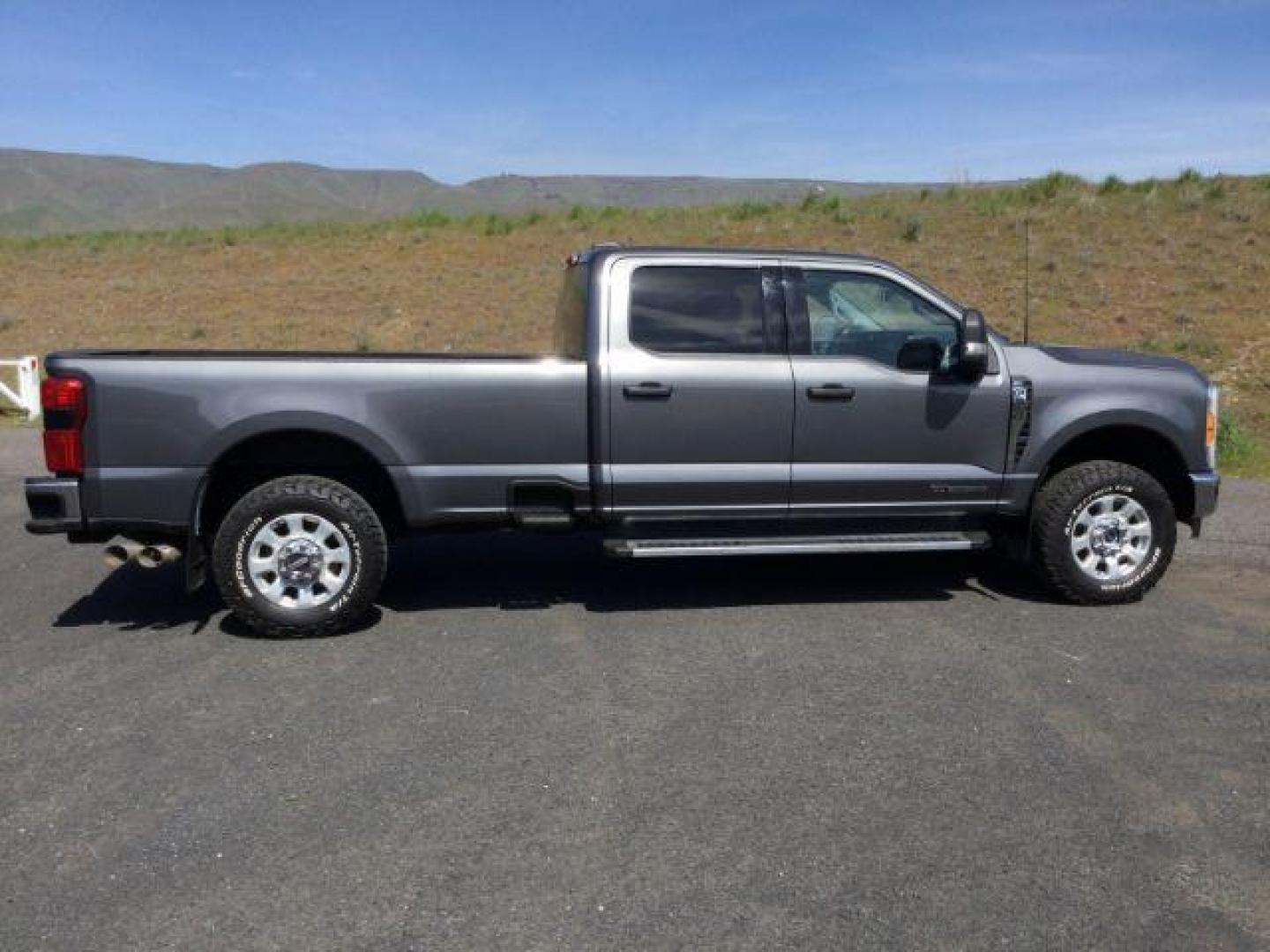 2023 Carbonized Gray Metallic /Medium Dark Slate Ford F-350 XLT (1FT8W3BT2PE) with an Powerstroke 6.7L V-8 diesel direct injection engine, 10 speed automatic transmission, located at 1801 Main Street, Lewiston, 83501, (208) 743-9371, 46.417065, -117.004799 - Photo#10