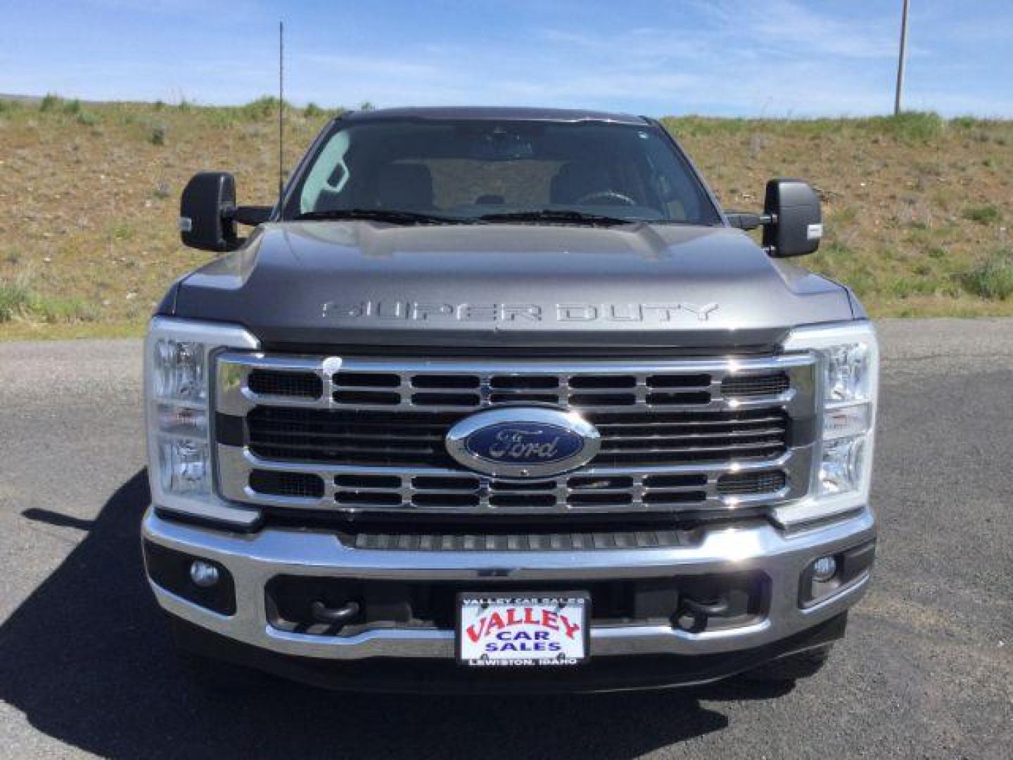 2023 Carbonized Gray Metallic /Medium Dark Slate Ford F-350 XLT (1FT8W3BT2PE) with an Powerstroke 6.7L V-8 diesel direct injection engine, 10 speed automatic transmission, located at 1801 Main Street, Lewiston, 83501, (208) 743-9371, 46.417065, -117.004799 - Photo#18