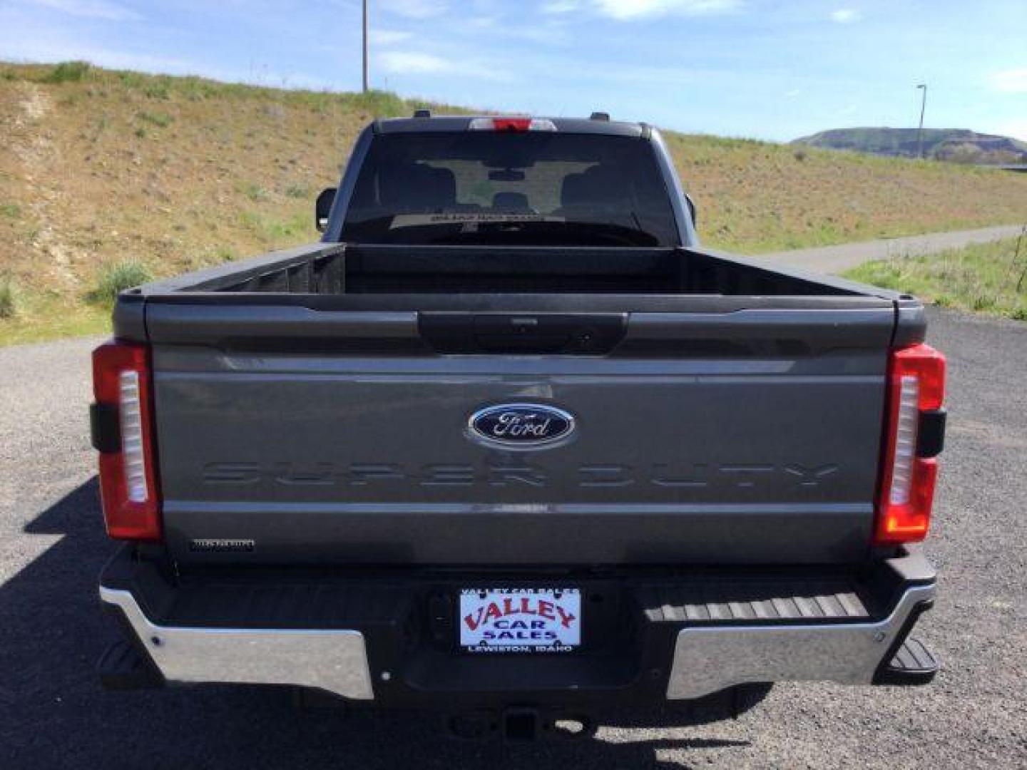 2023 Carbonized Gray Metallic /Medium Dark Slate Ford F-350 XLT (1FT8W3BT2PE) with an Powerstroke 6.7L V-8 diesel direct injection engine, 10 speed automatic transmission, located at 1801 Main Street, Lewiston, 83501, (208) 743-9371, 46.417065, -117.004799 - Photo#22