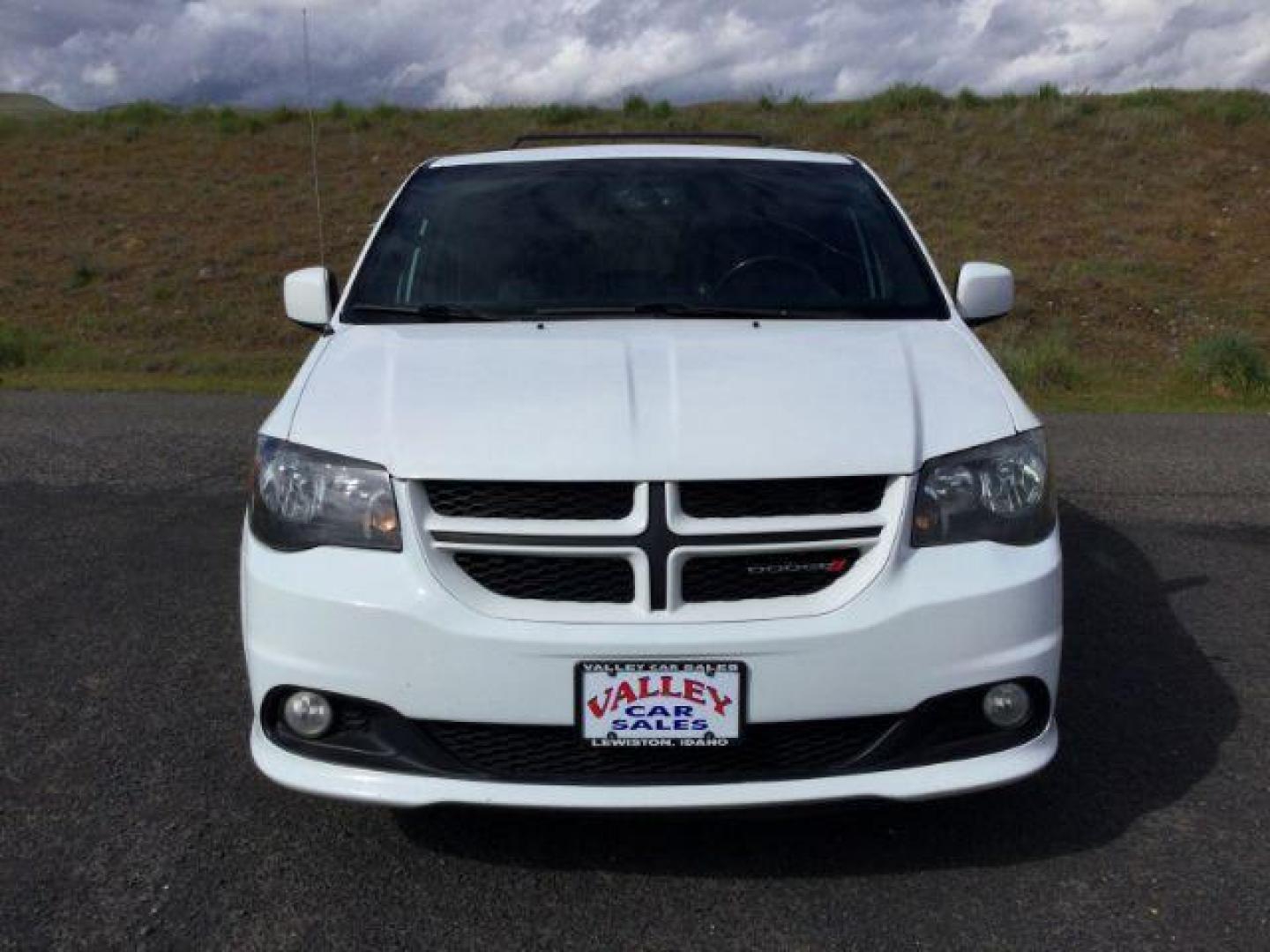 2017 White Knuckle Clearcoat /Black Leather Dodge Grand Caravan GT (2C4RDGEG5HR) with an Pentastar 3.6L V-6 DOHC engine, 6-Speed Automatic transmission, located at 1801 Main Street, Lewiston, 83501, (208) 743-9371, 46.417065, -117.004799 - Photo#1