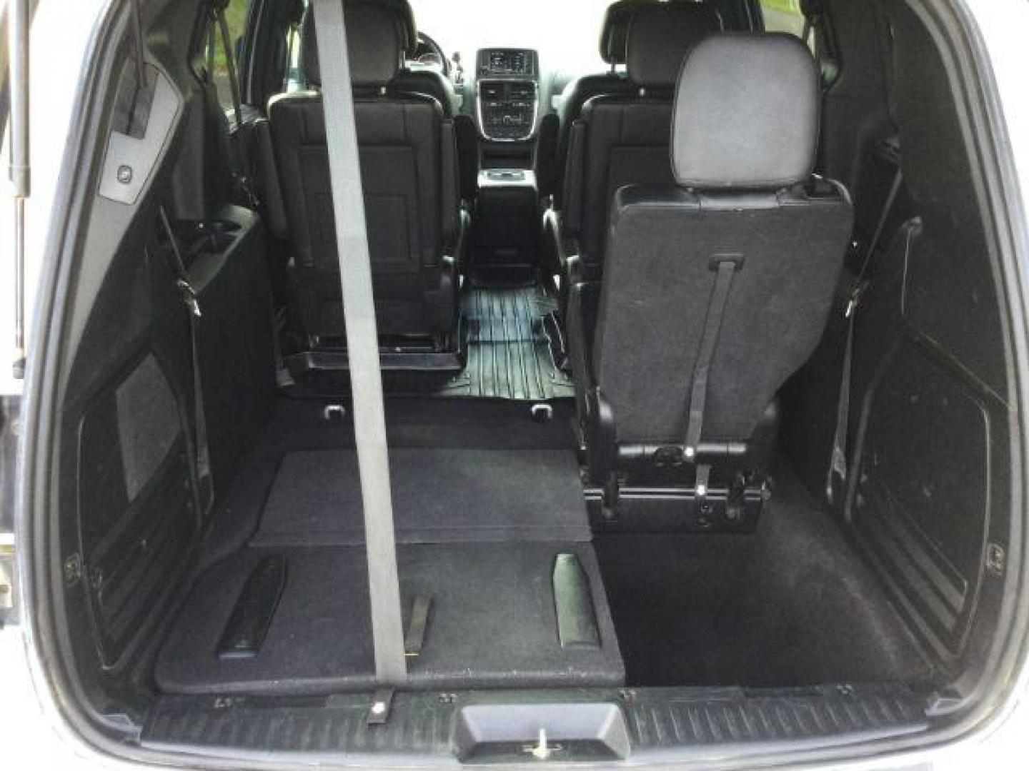 2017 White Knuckle Clearcoat /Black Leather Dodge Grand Caravan GT (2C4RDGEG5HR) with an Pentastar 3.6L V-6 DOHC engine, 6-Speed Automatic transmission, located at 1801 Main Street, Lewiston, 83501, (208) 743-9371, 46.417065, -117.004799 - Photo#5