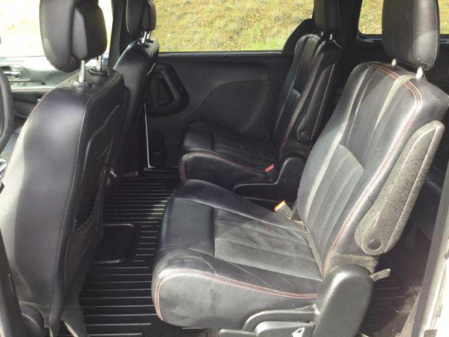 2017 White Knuckle Clearcoat /Black Leather Dodge Grand Caravan GT (2C4RDGEG5HR) with an Pentastar 3.6L V-6 DOHC engine, 6-Speed Automatic transmission, located at 1801 Main Street, Lewiston, 83501, (208) 743-9371, 46.417065, -117.004799 - Photo#8