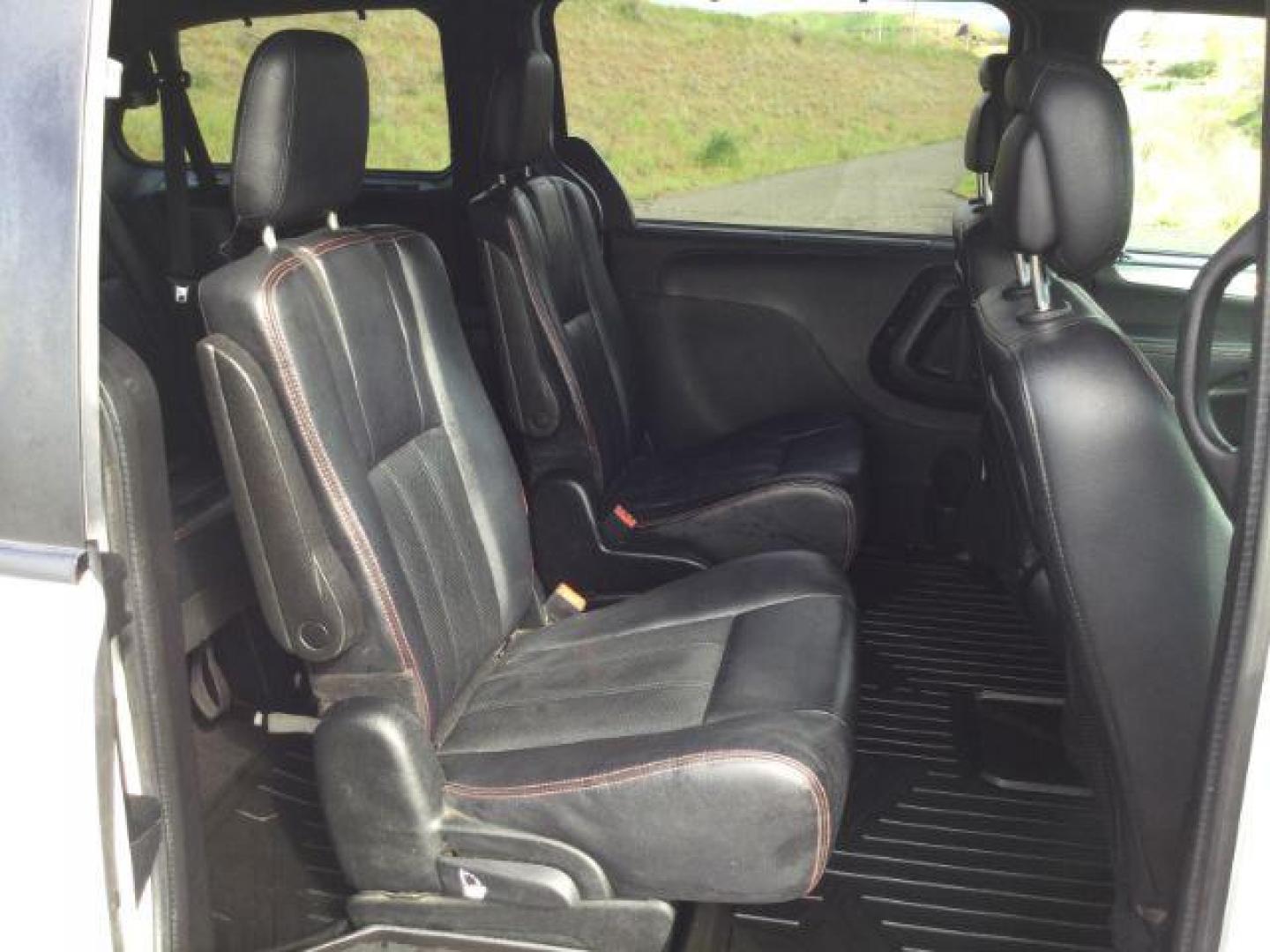 2017 White Knuckle Clearcoat /Black Leather Dodge Grand Caravan GT (2C4RDGEG5HR) with an Pentastar 3.6L V-6 DOHC engine, 6-Speed Automatic transmission, located at 1801 Main Street, Lewiston, 83501, (208) 743-9371, 46.417065, -117.004799 - Photo#18