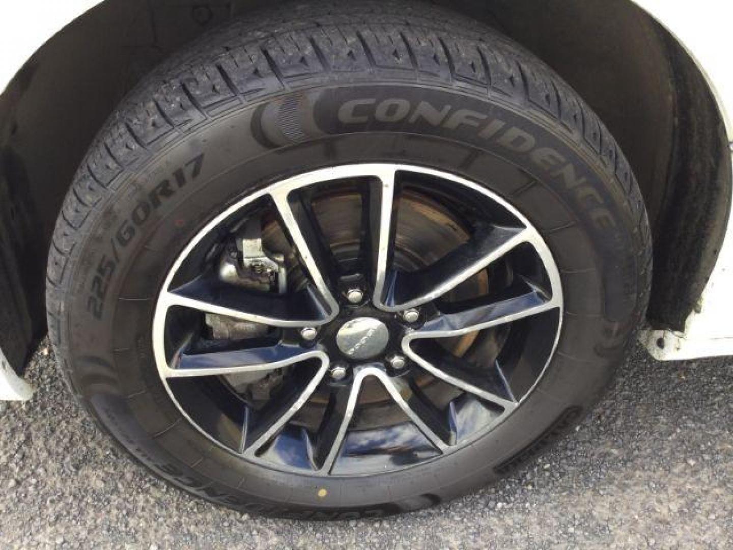 2017 White Knuckle Clearcoat /Black Leather Dodge Grand Caravan GT (2C4RDGEG5HR) with an Pentastar 3.6L V-6 DOHC engine, 6-Speed Automatic transmission, located at 1801 Main Street, Lewiston, 83501, (208) 743-9371, 46.417065, -117.004799 - Photo#23