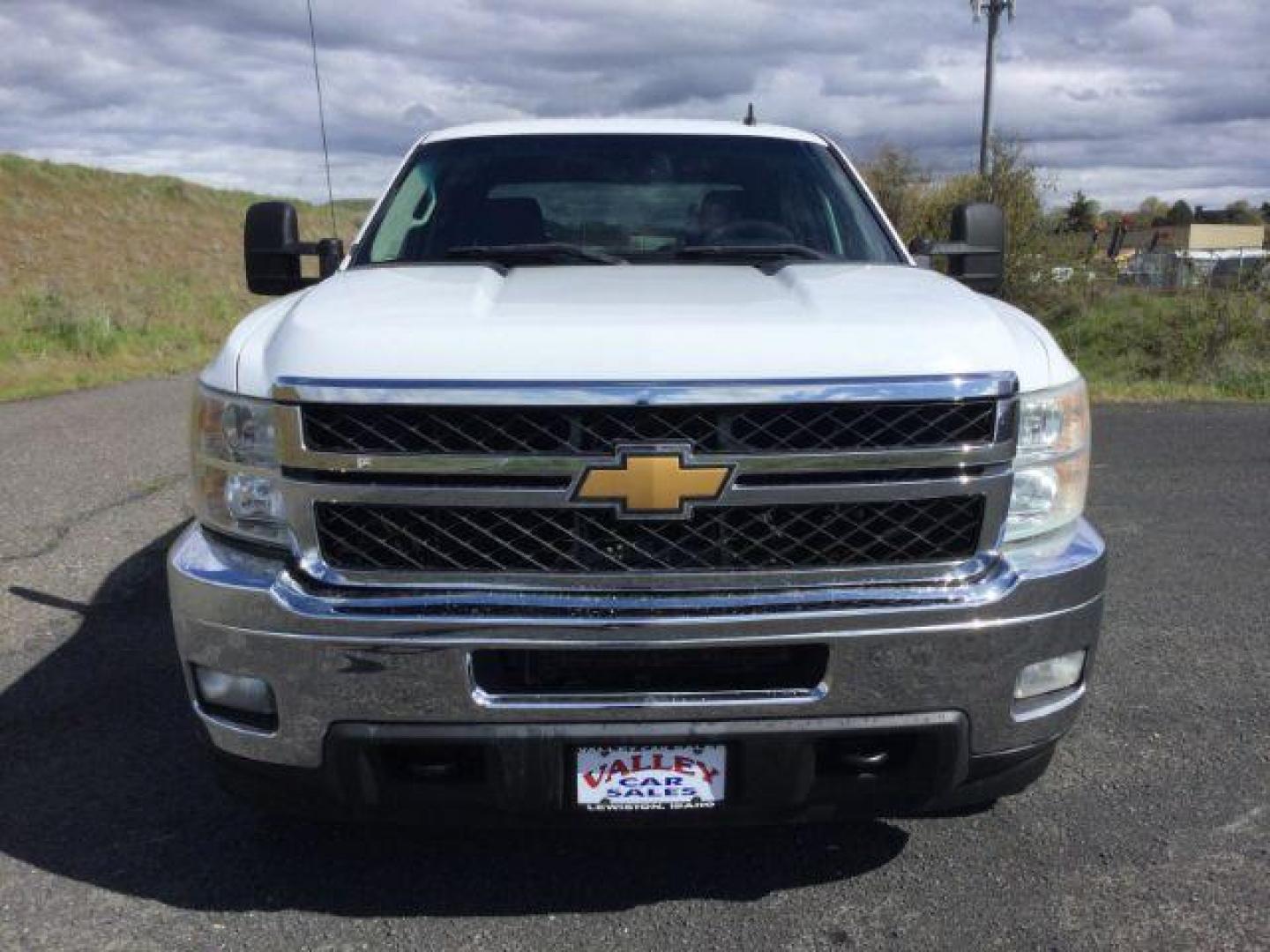 2014 Summit White /Ebony Chevrolet Silverado 2500HD LT (1GC1KXCG6EF) with an Vortec 6L V-8 variable valve control engine, 6-Speed Automatic transmission, located at 1801 Main Street, Lewiston, 83501, (208) 743-9371, 46.417065, -117.004799 - Photo#10