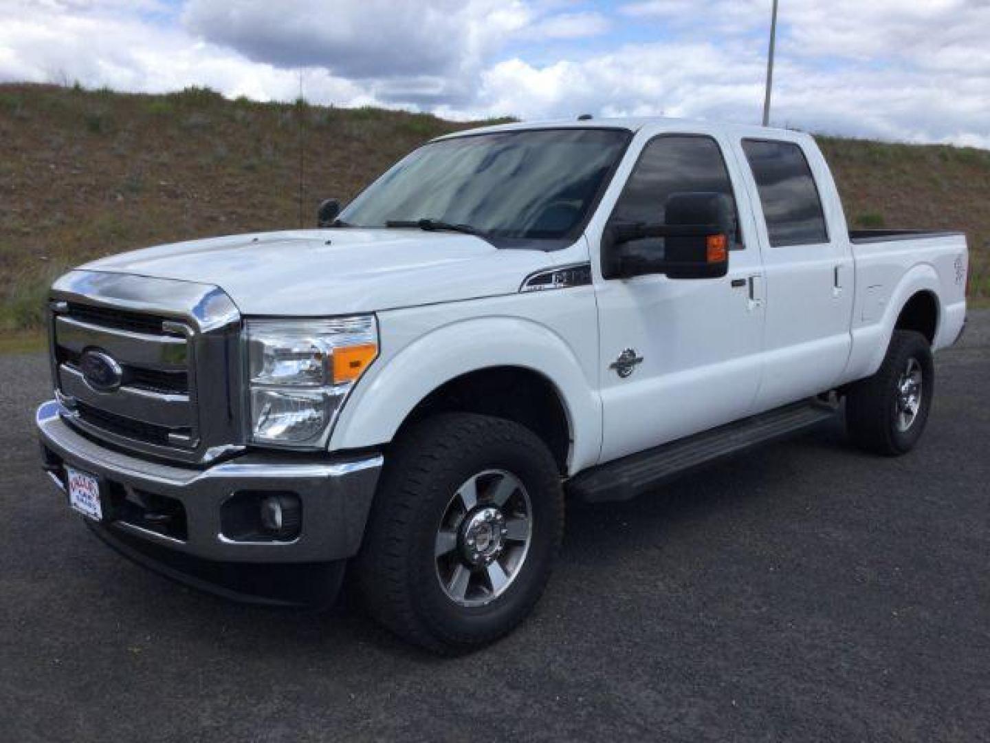 2015 Oxford White /Black Ford F-350 Crew Cab Lariat 4x4 (1FT8W3BT2FE) with an Powerstroke 6.7L V-8 diesel direct injection engine, 6-Speed Automatic transmission, located at 1801 Main Street, Lewiston, 83501, (208) 743-9371, 46.417065, -117.004799 - Photo#0