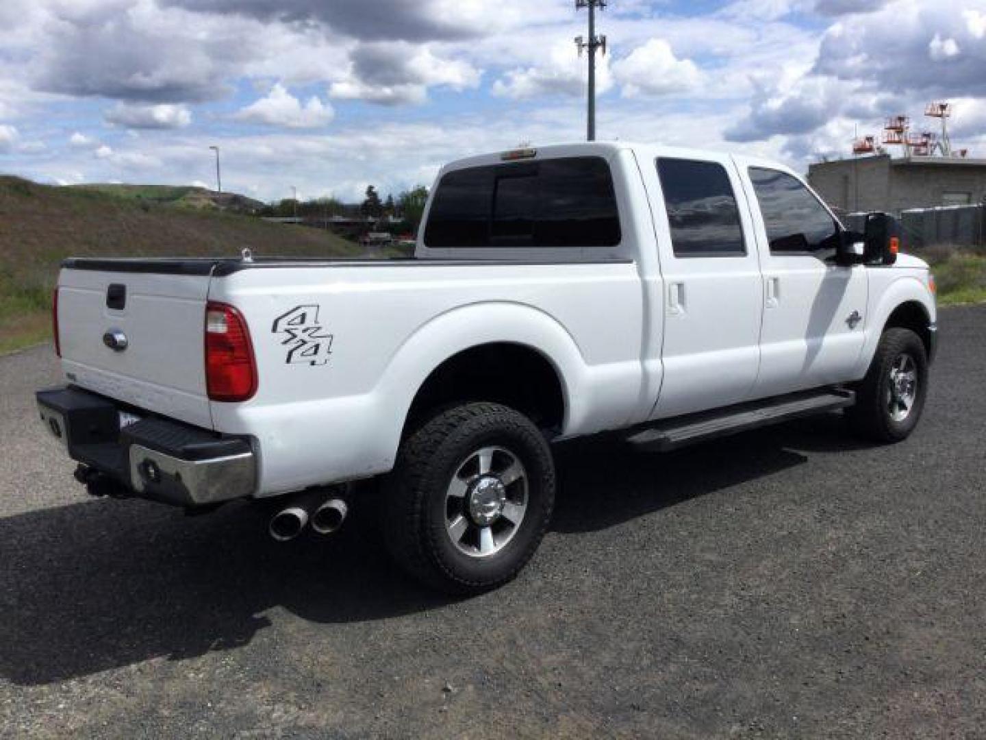 2015 Oxford White /Black Ford F-350 Crew Cab Lariat 4x4 (1FT8W3BT2FE) with an Powerstroke 6.7L V-8 diesel direct injection engine, 6-Speed Automatic transmission, located at 1801 Main Street, Lewiston, 83501, (208) 743-9371, 46.417065, -117.004799 - Photo#13